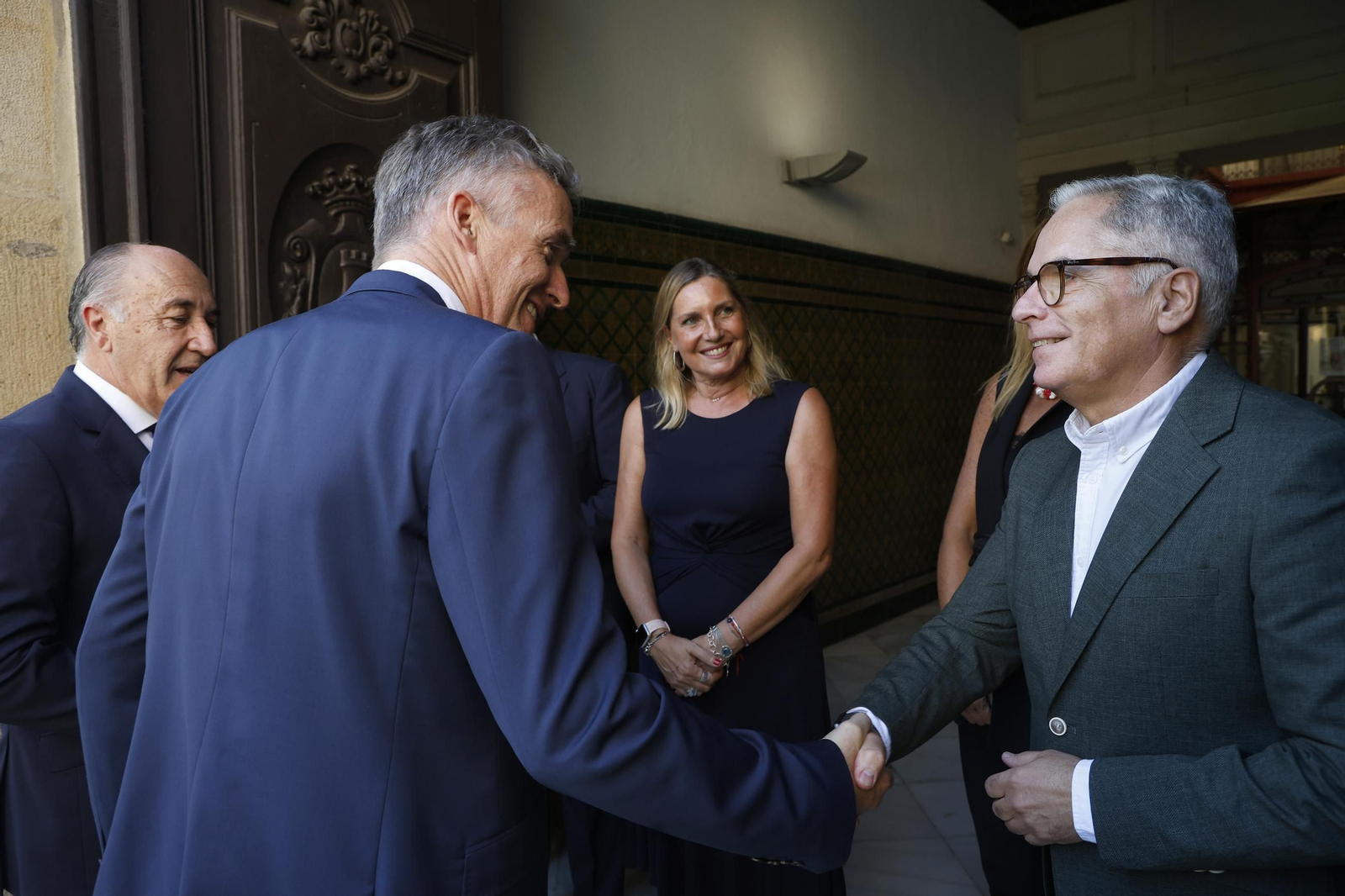 Las fotografías de la visita del embajador británico en España, sir Alex Ellis, al Ayuntamiento de Algeciras