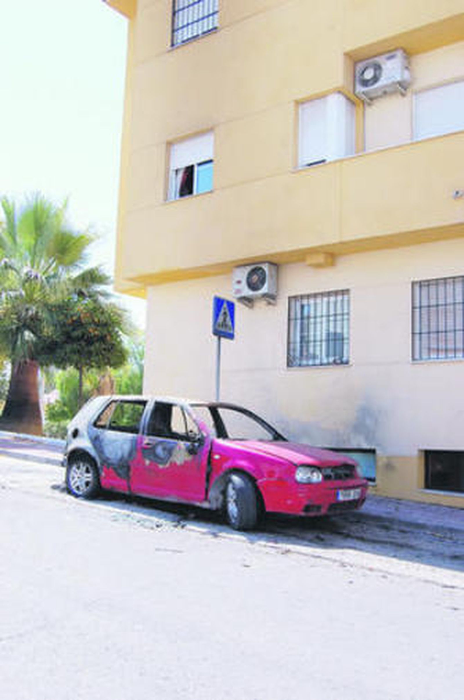 Estado en el que quedó uno de los coches, en Demetrio de los Ríos.