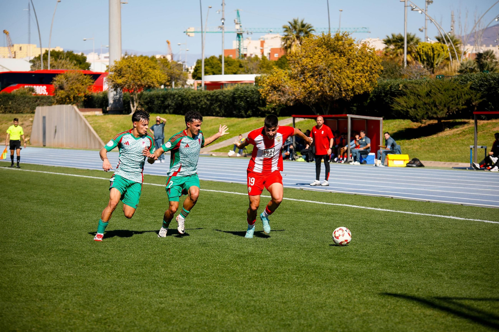 Las imágenes de Segunda RFEF entre Almeria B y recreativo de Granada