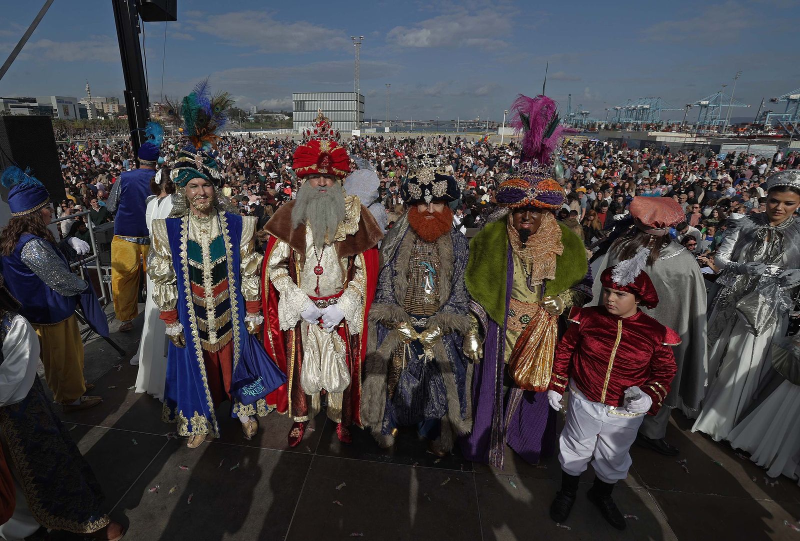 Búscate en el multitudinario arrastre de latas 2026 en Algeciras