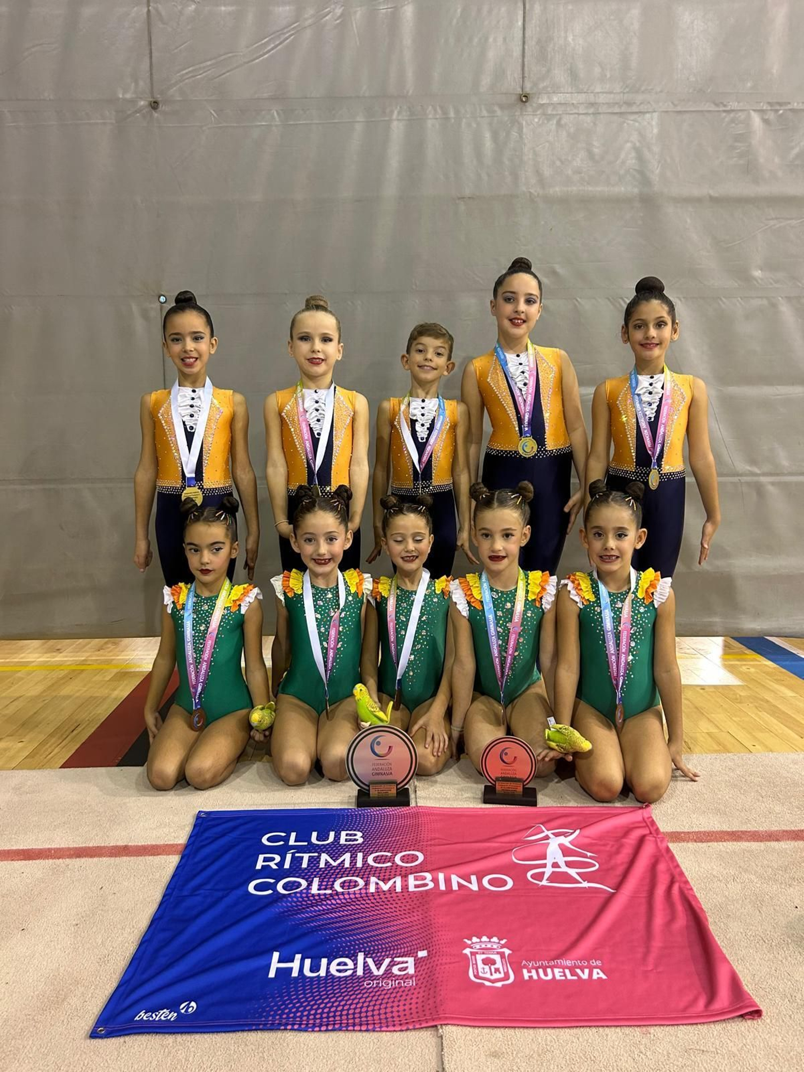 Gimnastas del Rítmico Colombino el pasado fin de semana en Sevilla.