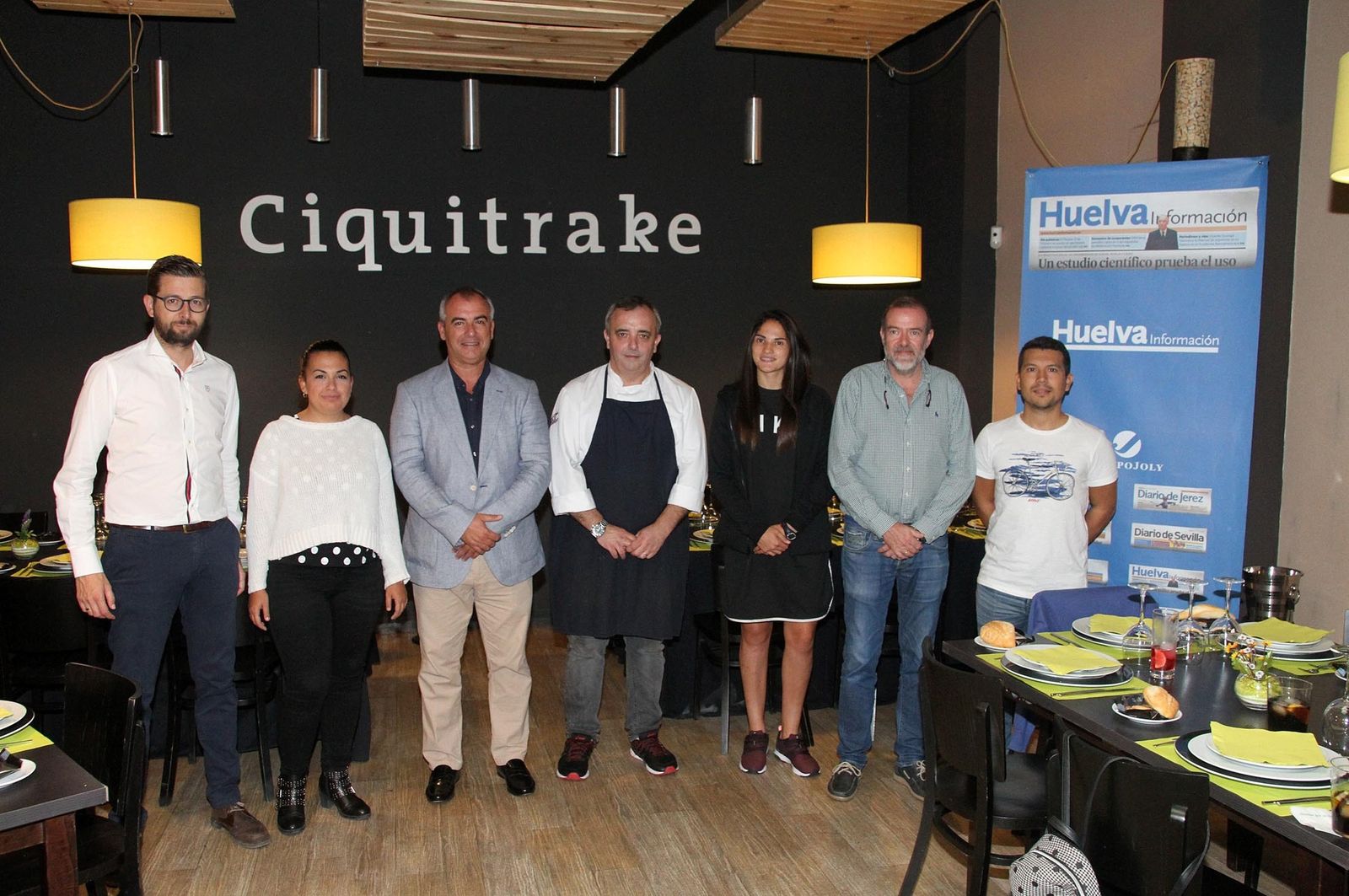 Los integrantes de la Tertulia Deportiva de 'Huelva Información', en el Gastrobar Ciquitrake.