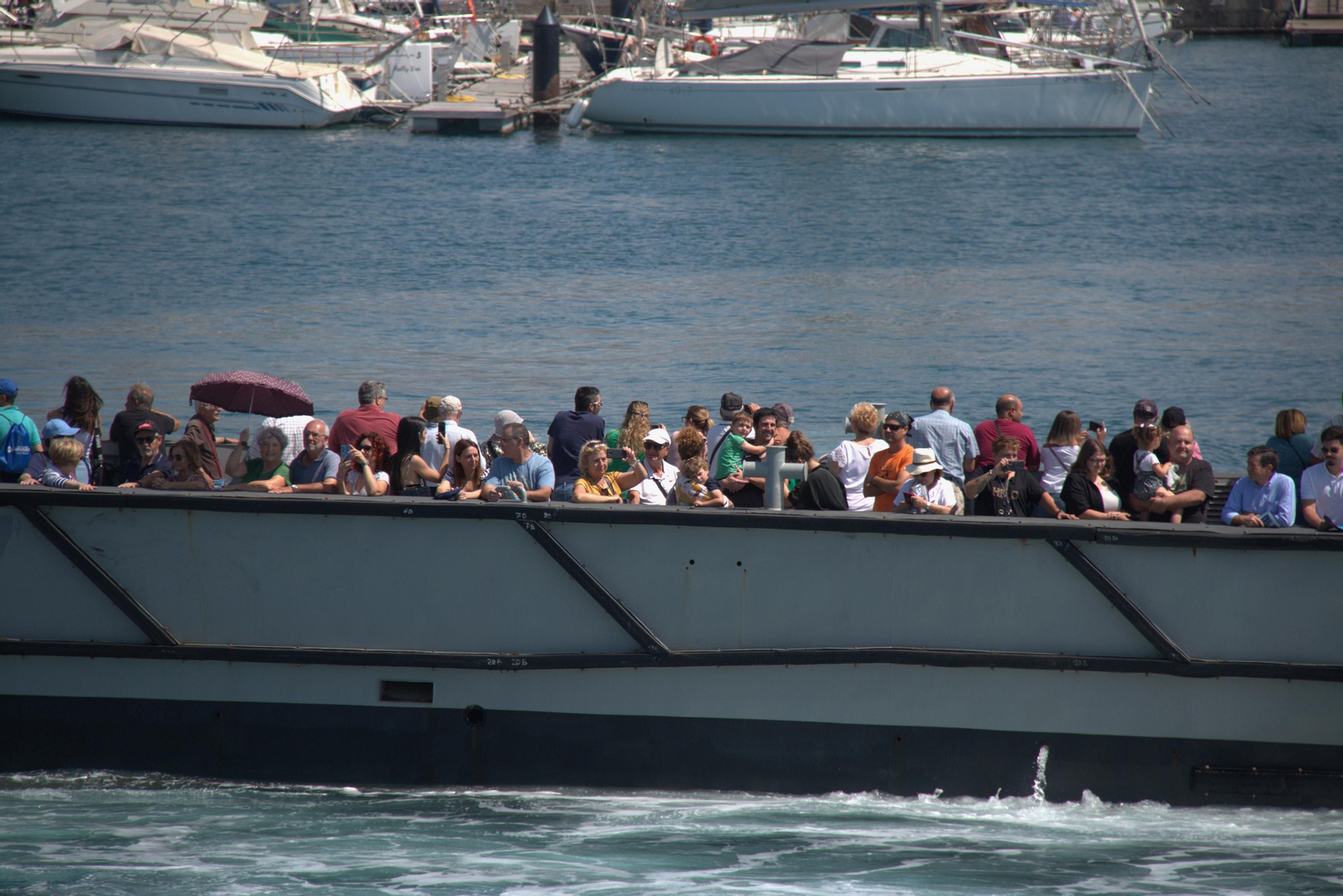 Éxito de participación para ver de cerca el despliegue de las Fuerzas Armadas en Motril