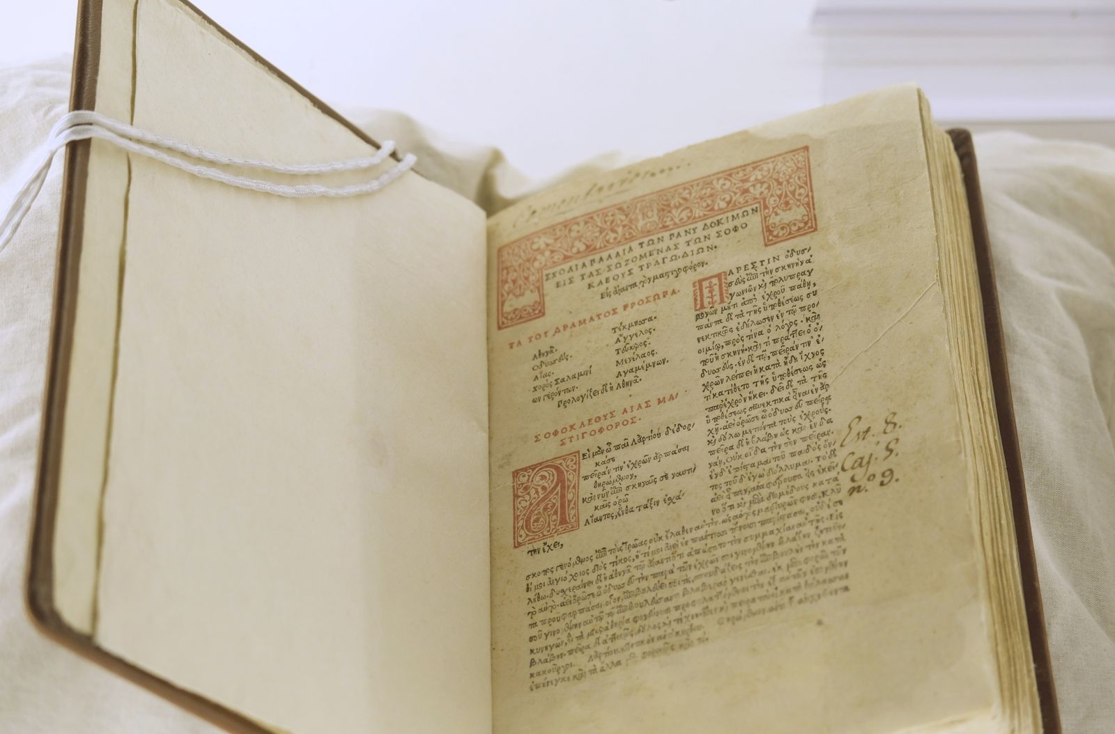 De Bizancio a Córdoba: Un recorrido en imágenes por la exposición sobre los libros griegos del siglo XVI en las bibliotecas cordobesas