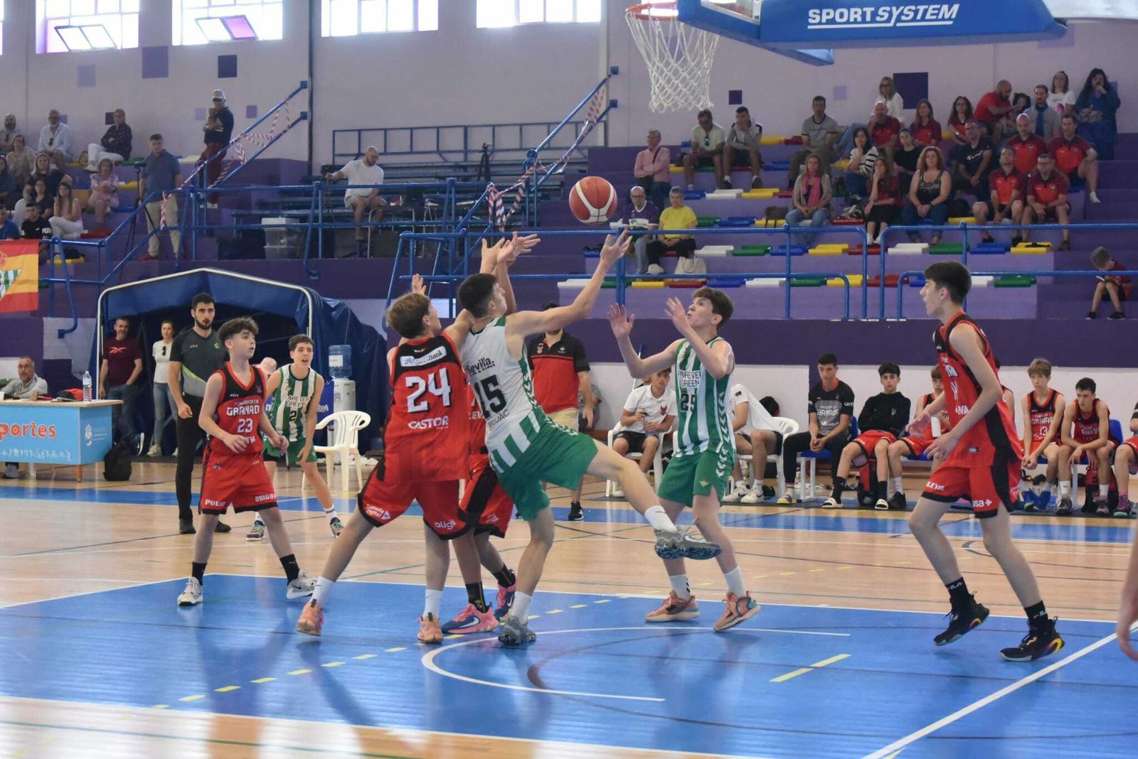 Las fotos de las semifinales del Cadeba infantil masculino de La Línea