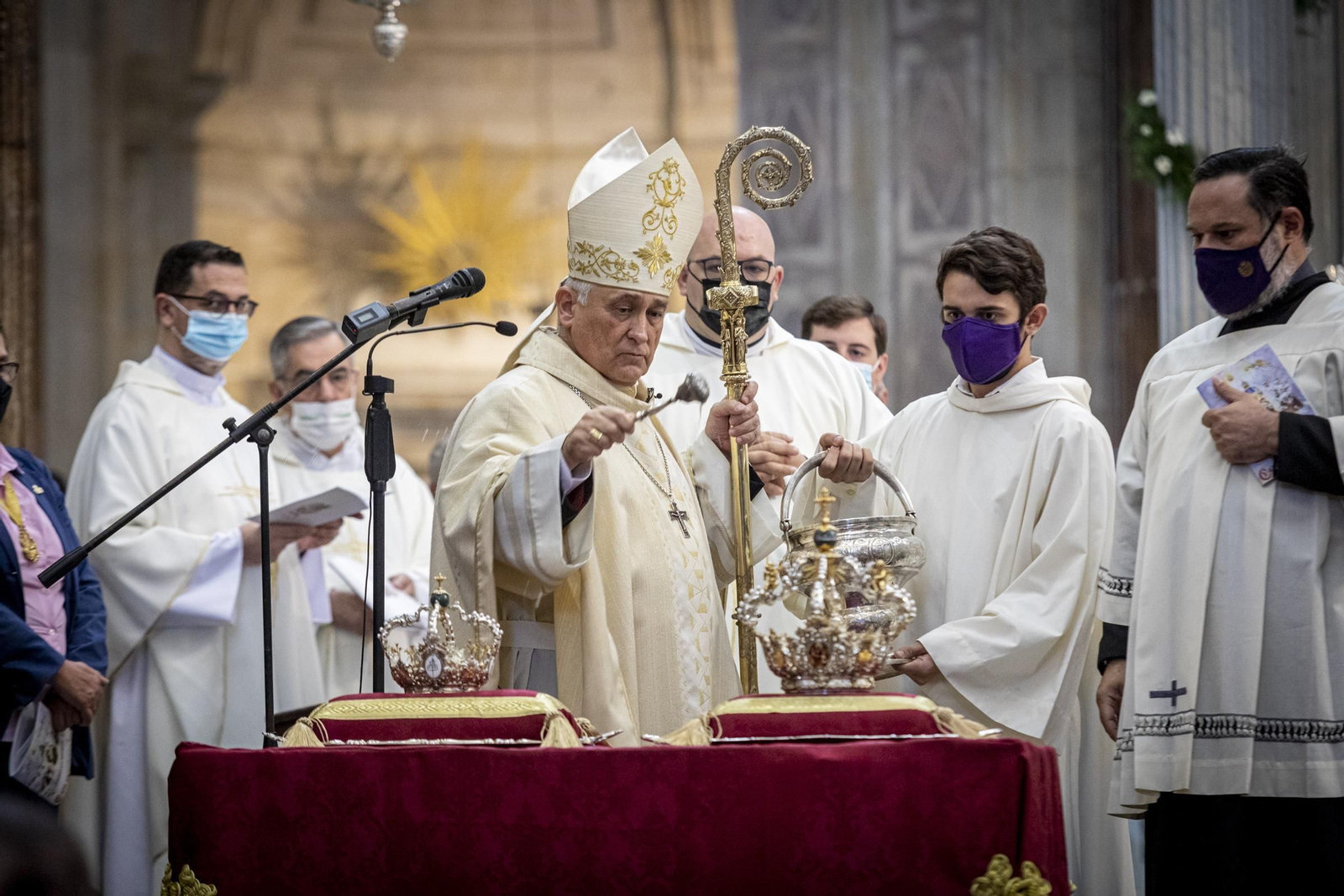 Coronación de la imagen de San José y el Niño Jesús