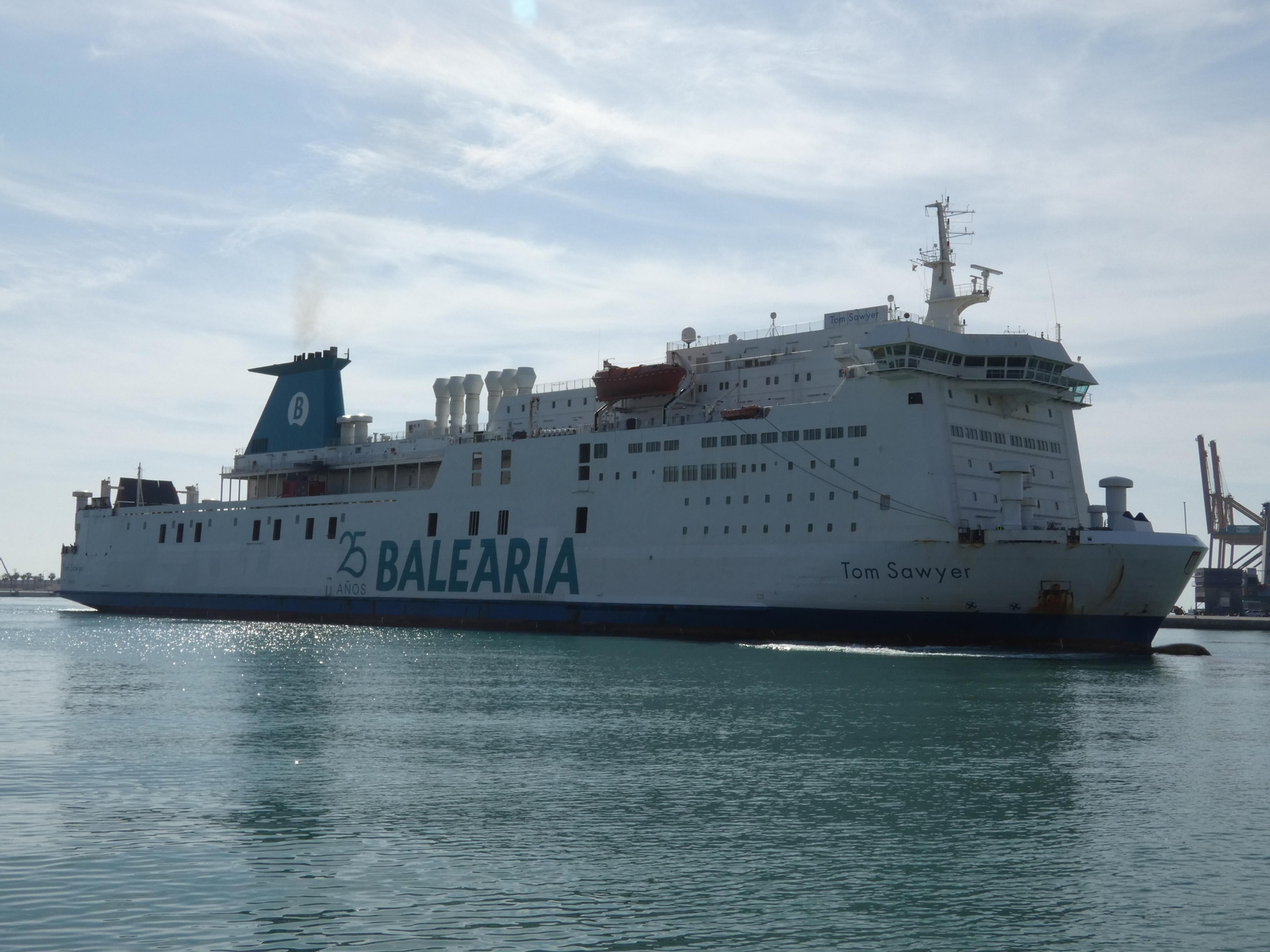 'Tom Sawyer' entrando por primera vez al puerto de Málaga. 'Tom Sawyer' entrando por primera vez al puerto de Málaga.