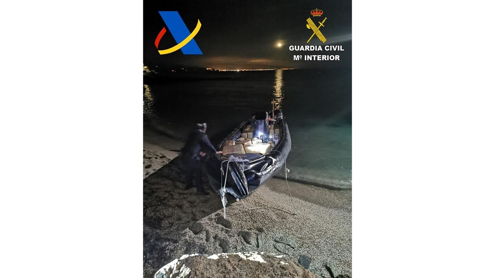 Cuatro detenidos por intentar alijar 1.624 kilos de hachís en Almería