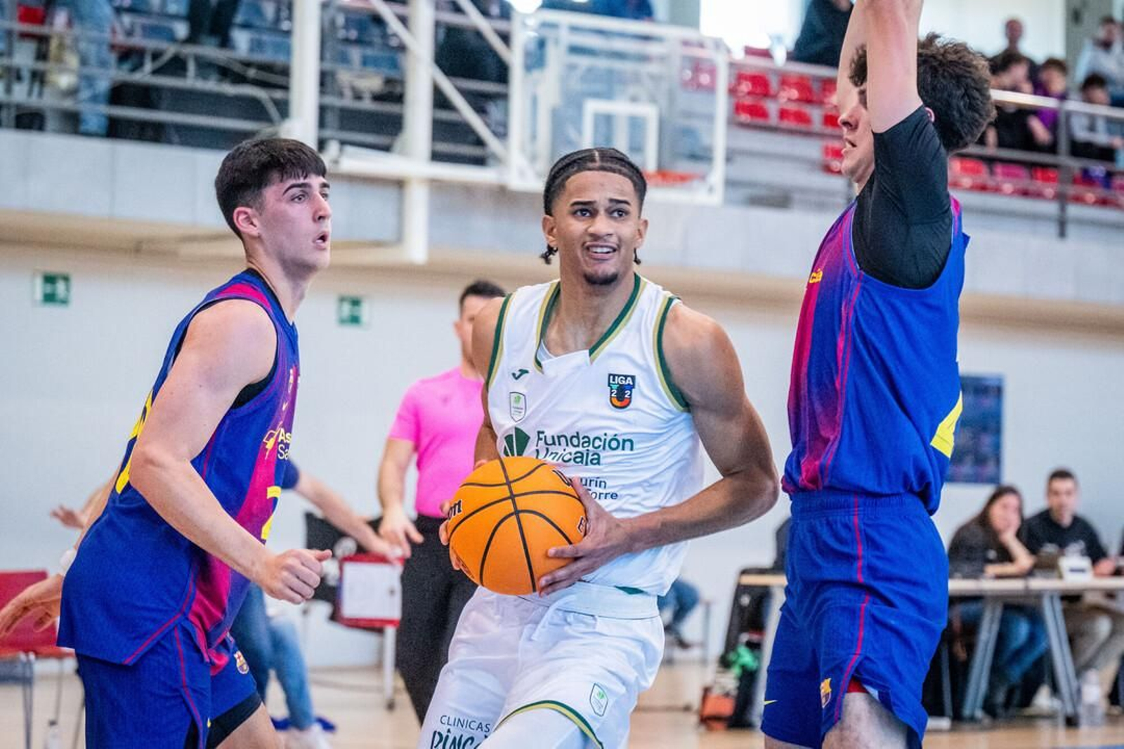 El Unicaja acarició el triunfo en Barcelona (62-61) en Liga U22: fotos y crónica del partido