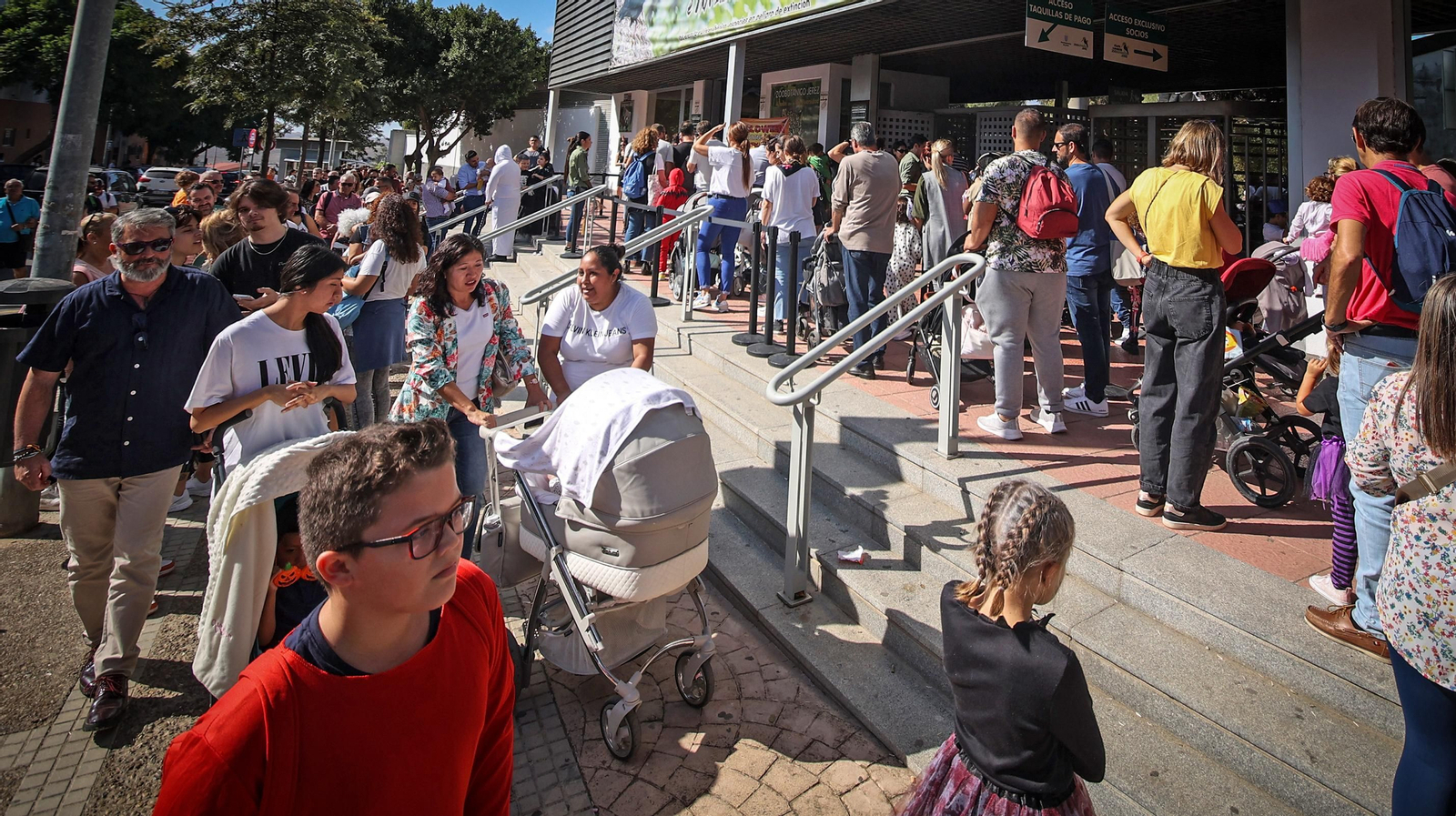 Miles de asistentes a la fiesta de Halloween en el Zoo de Jerez