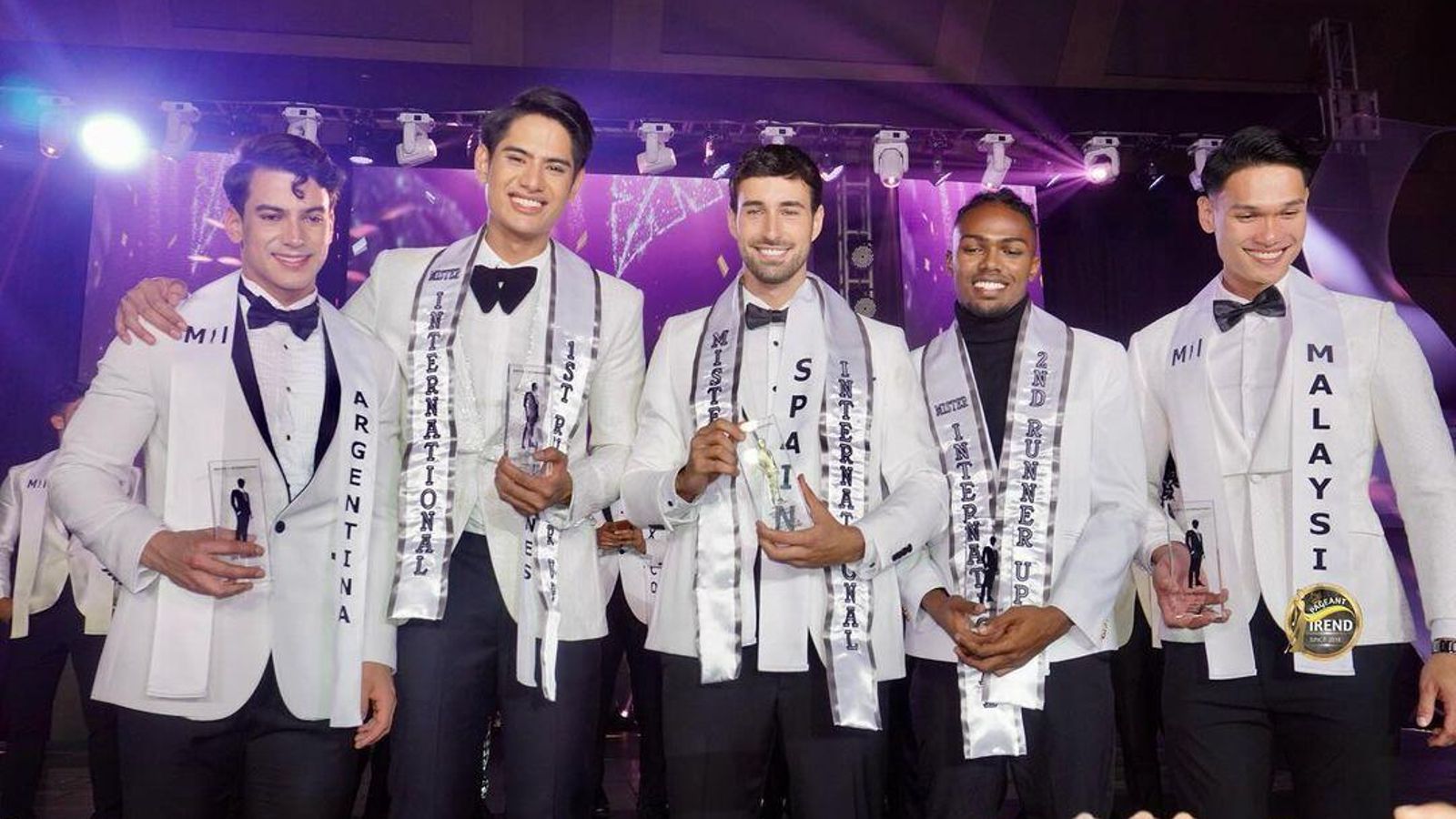 El malagueño José Campos (en el centro), junto a los demás finalistas del certamen. El malagueño José Campos (en el centro), junto a los demás finalistas del certamen.