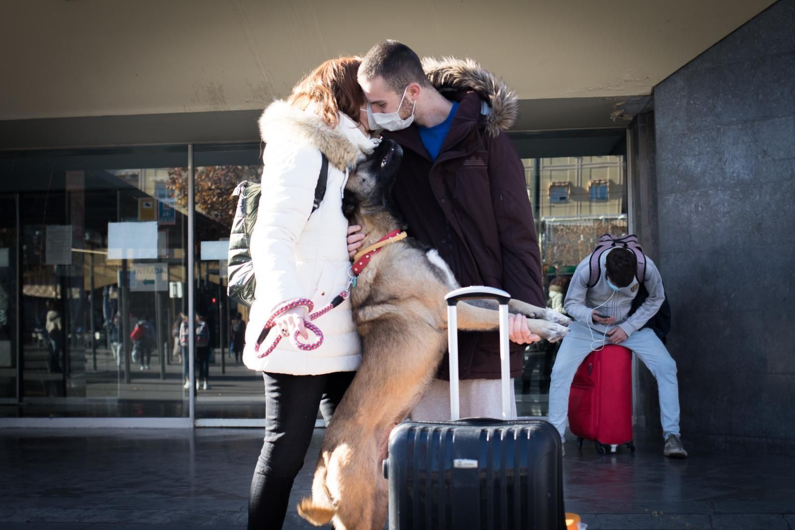 Granada recibe a sus familiares y allegados para Navidad tras meses de duras restricciones
