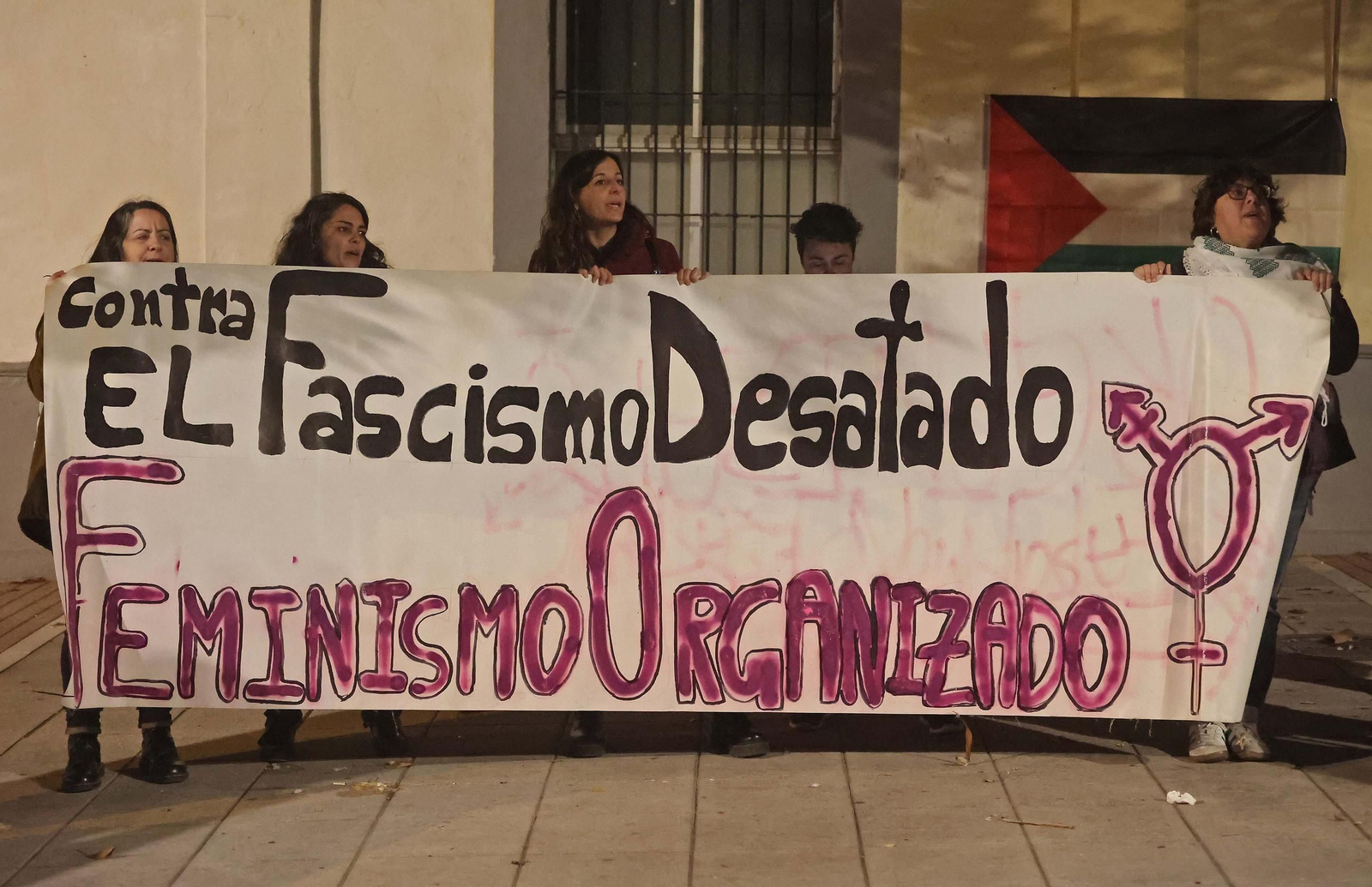 Fotos de la concentración por el 25 N de Marea Violeta en Algeciras