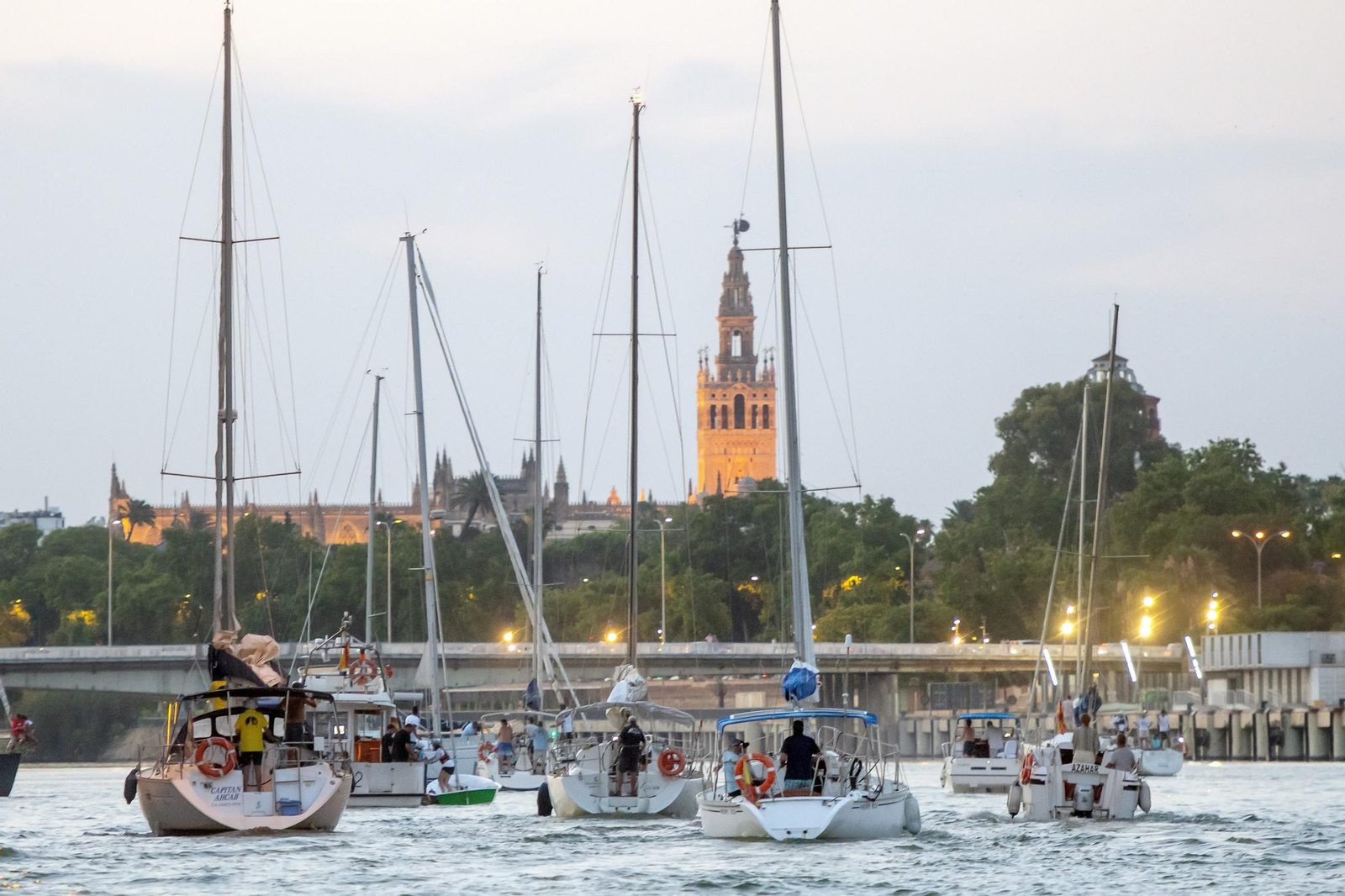 Las espectaculares fotos del Ascenso a Vela del Guadalquivir