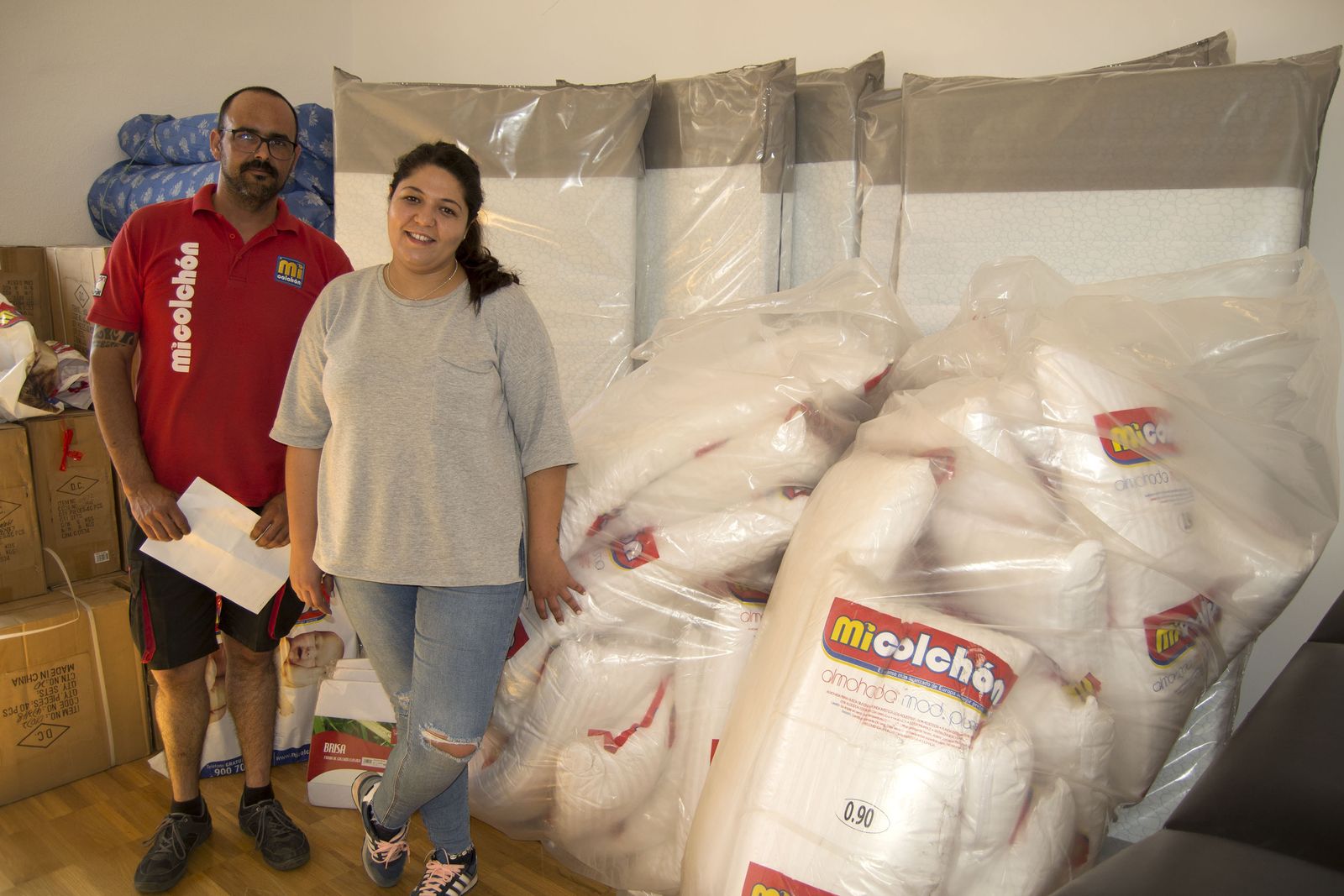 Entrega de la donación de MiColchón a Asima.