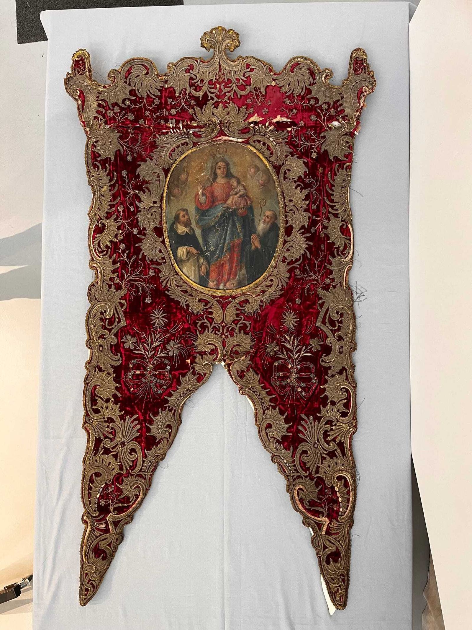 Simpecado de la Virgen del Rosario