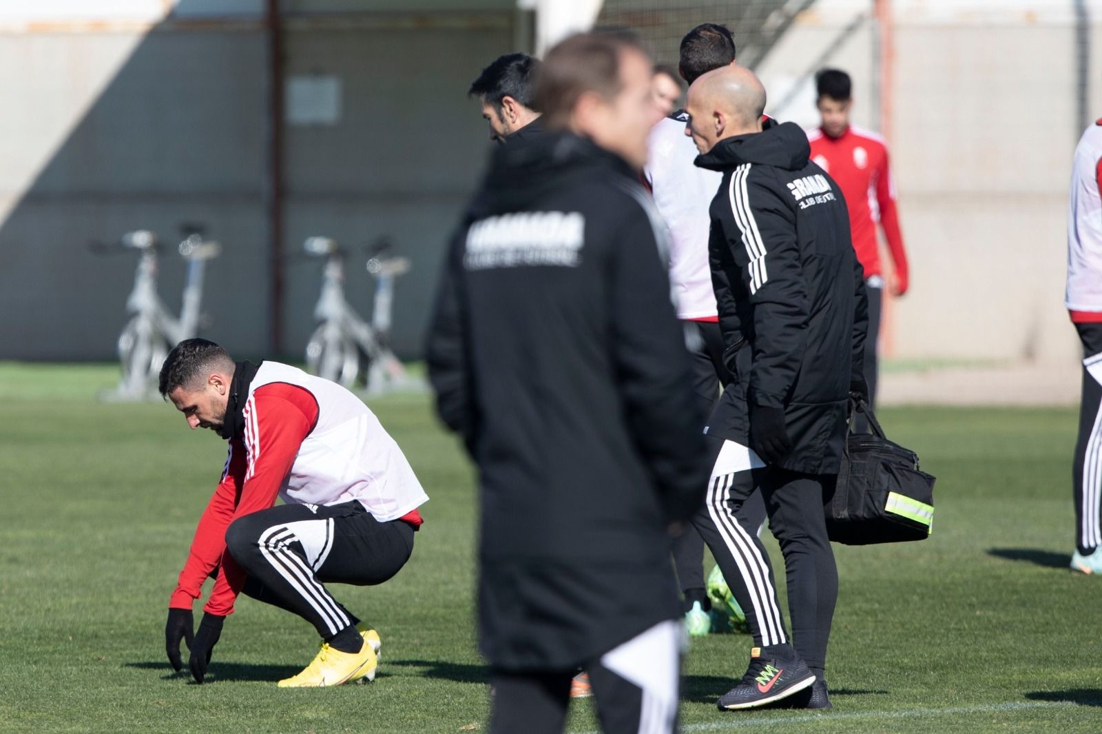 Así fue el encontronazo entre Antonio Puertas y Jonathan Silva en el entrenamiento del Granada CF