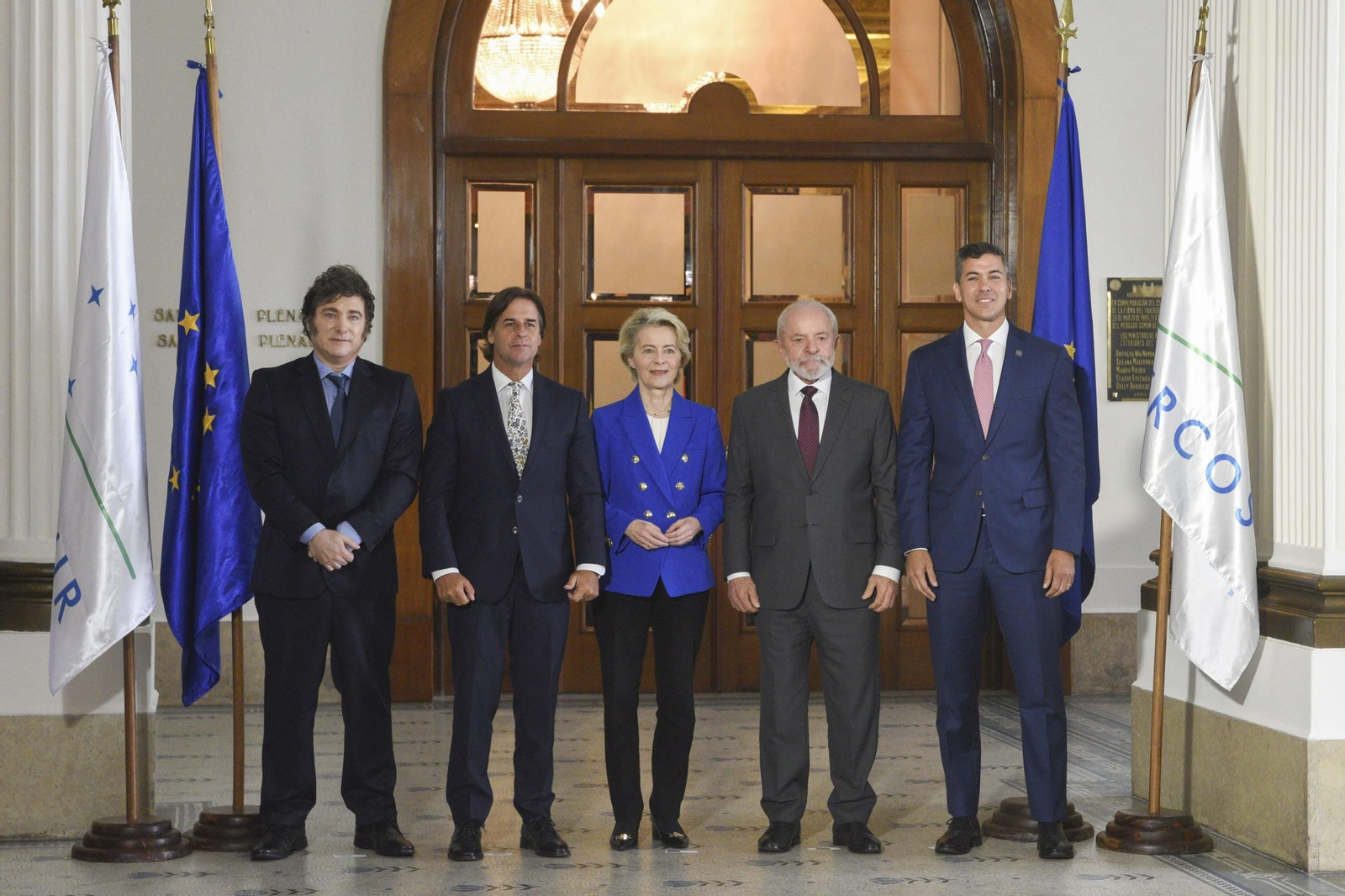 Von der Leyen, en Montevideo con los presidentes de Argentina, Uruguay, Brasil y Paraguay Von der Leyen, en Montevideo con los presidentes de Argentina, Uruguay, Brasil y Paraguay