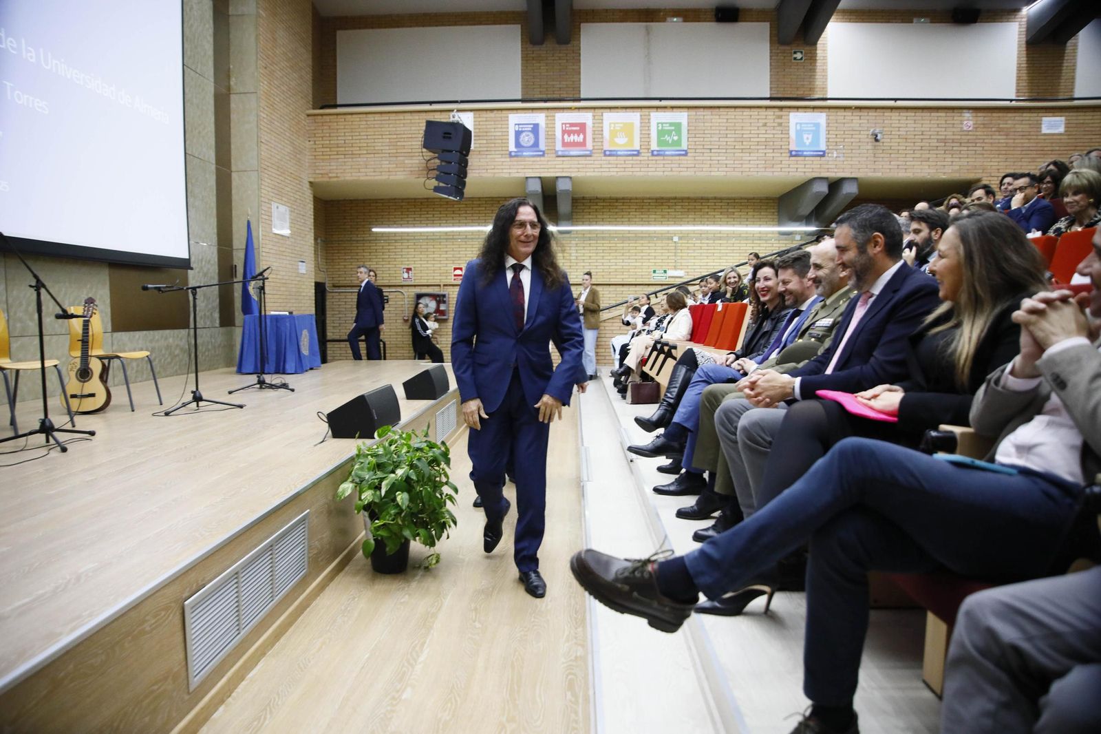 Las imágenes del acto de entrega de la Medalla de Oro a José Fernández Torres Tomatito, en la Universidad de Almería