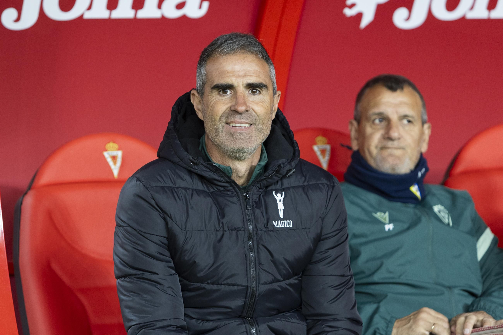 Gaizka Garitano sonríe antes del inicio del encuentro.