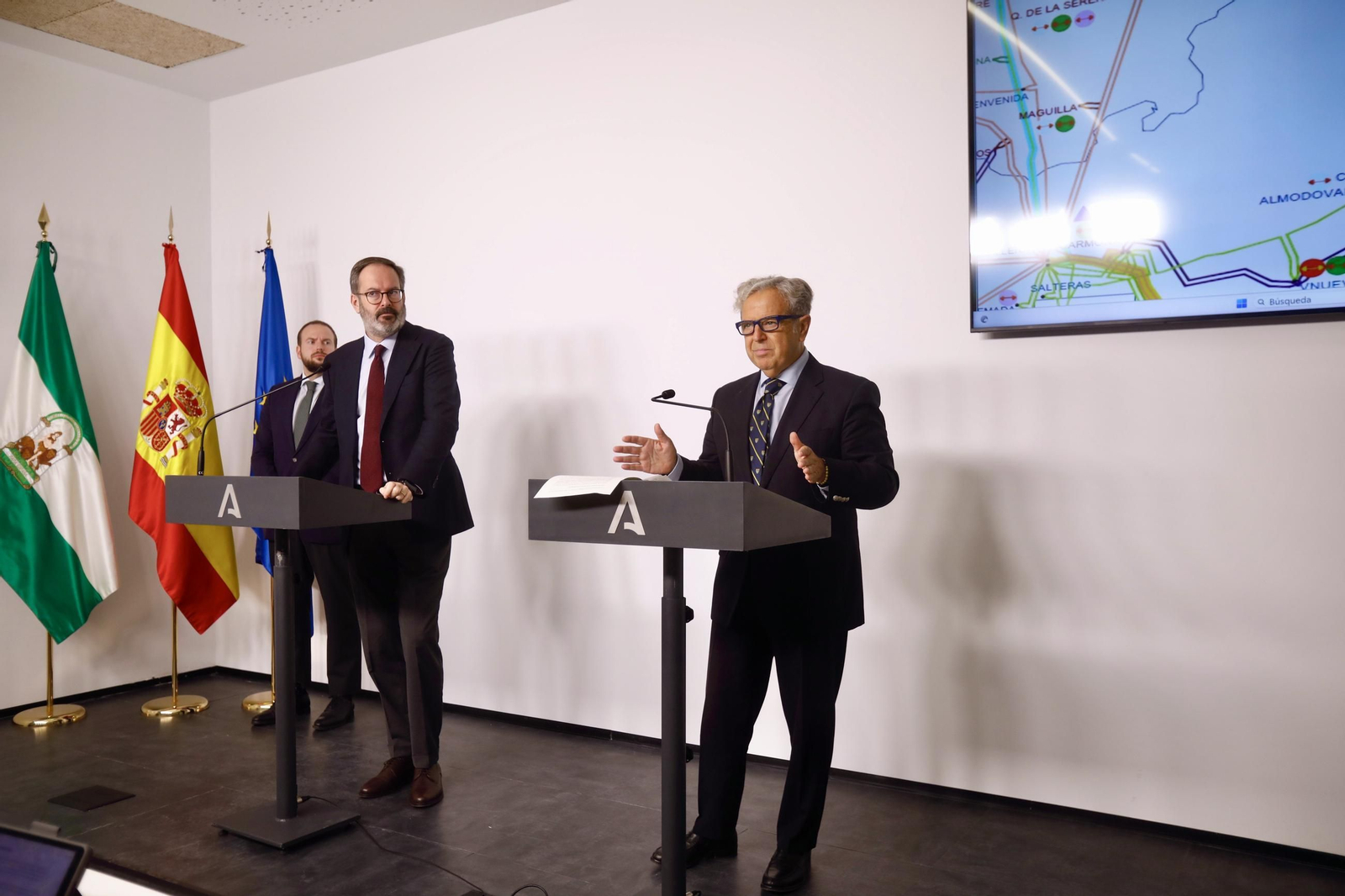 Agustín López, Adolfo Molina y Salvador Fuentes, en rueda de prensa