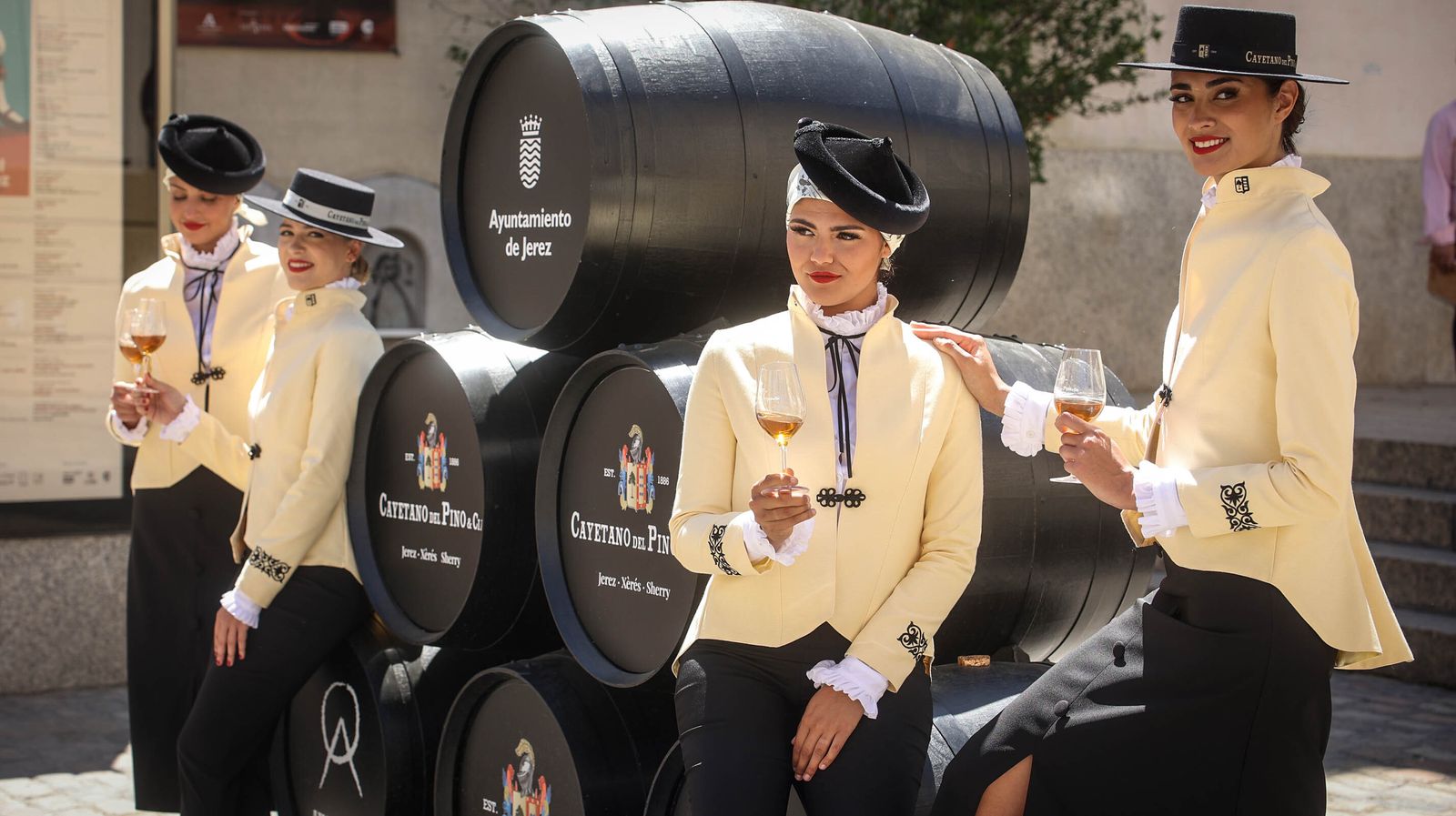 Cayetano del Pino presenta sus nuevos y elegantes uniformes