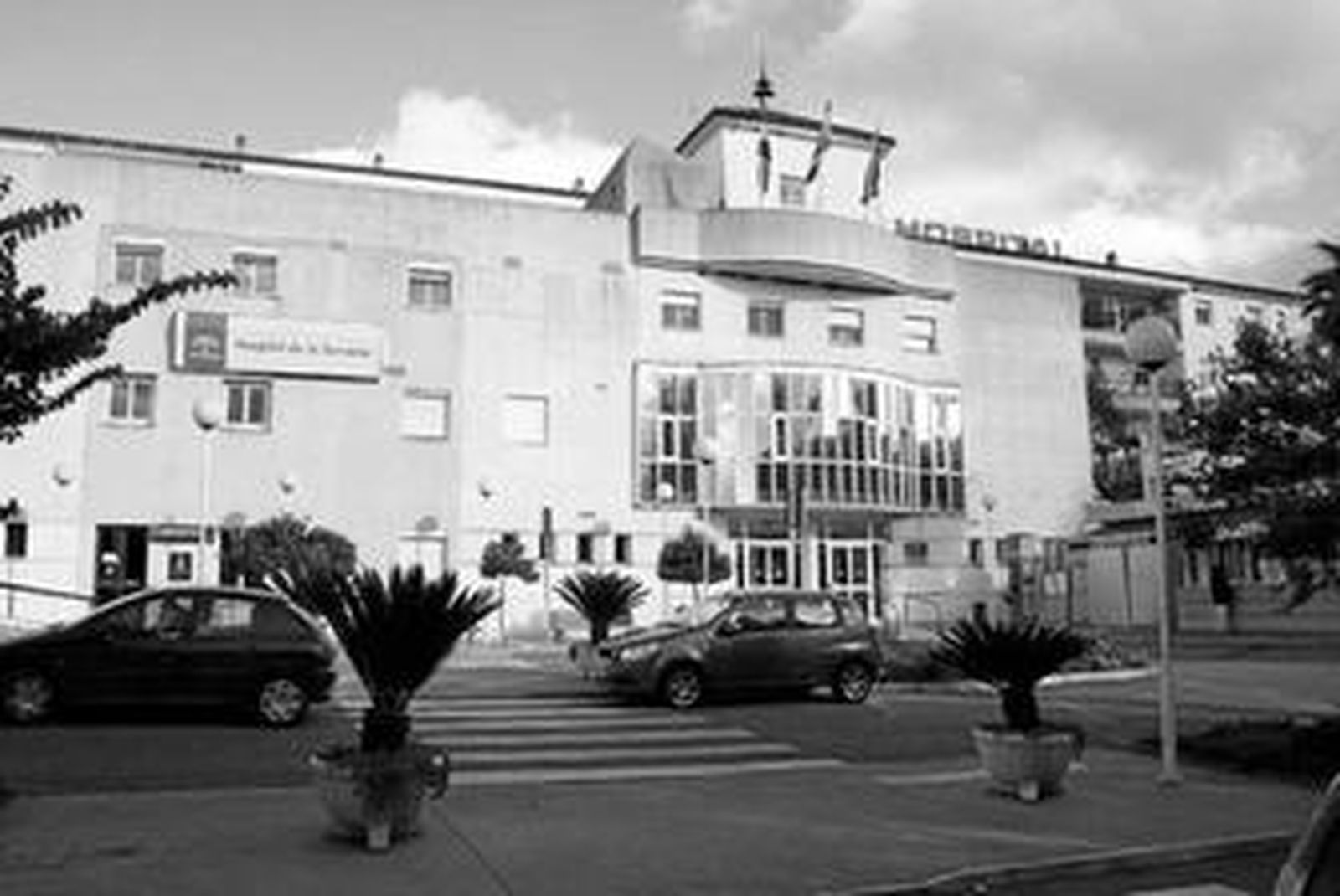 Fachada principal del hospital comarcal de Ronda.