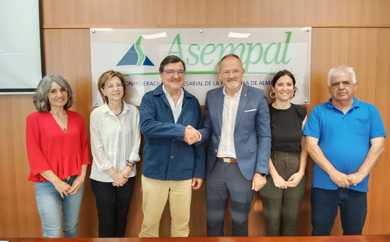 Firma del convenio entre Asempal y Almócita.