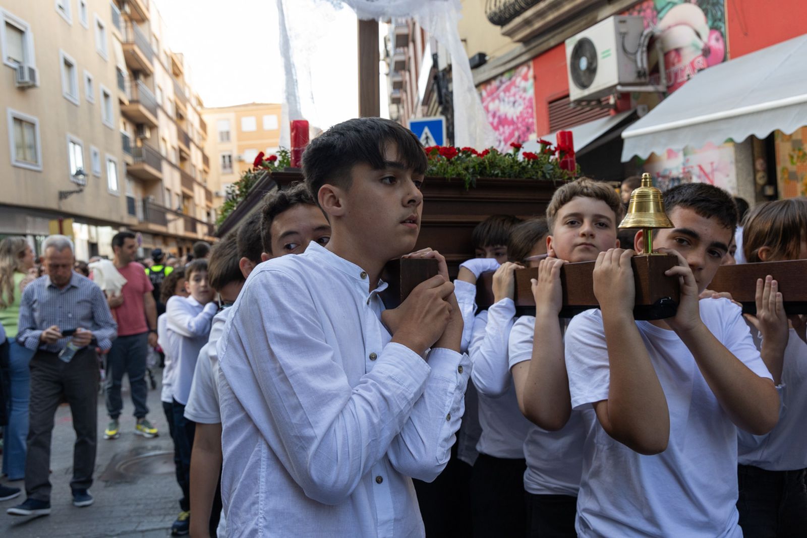 Procesiones infantiles y cruces del 2 de mayo