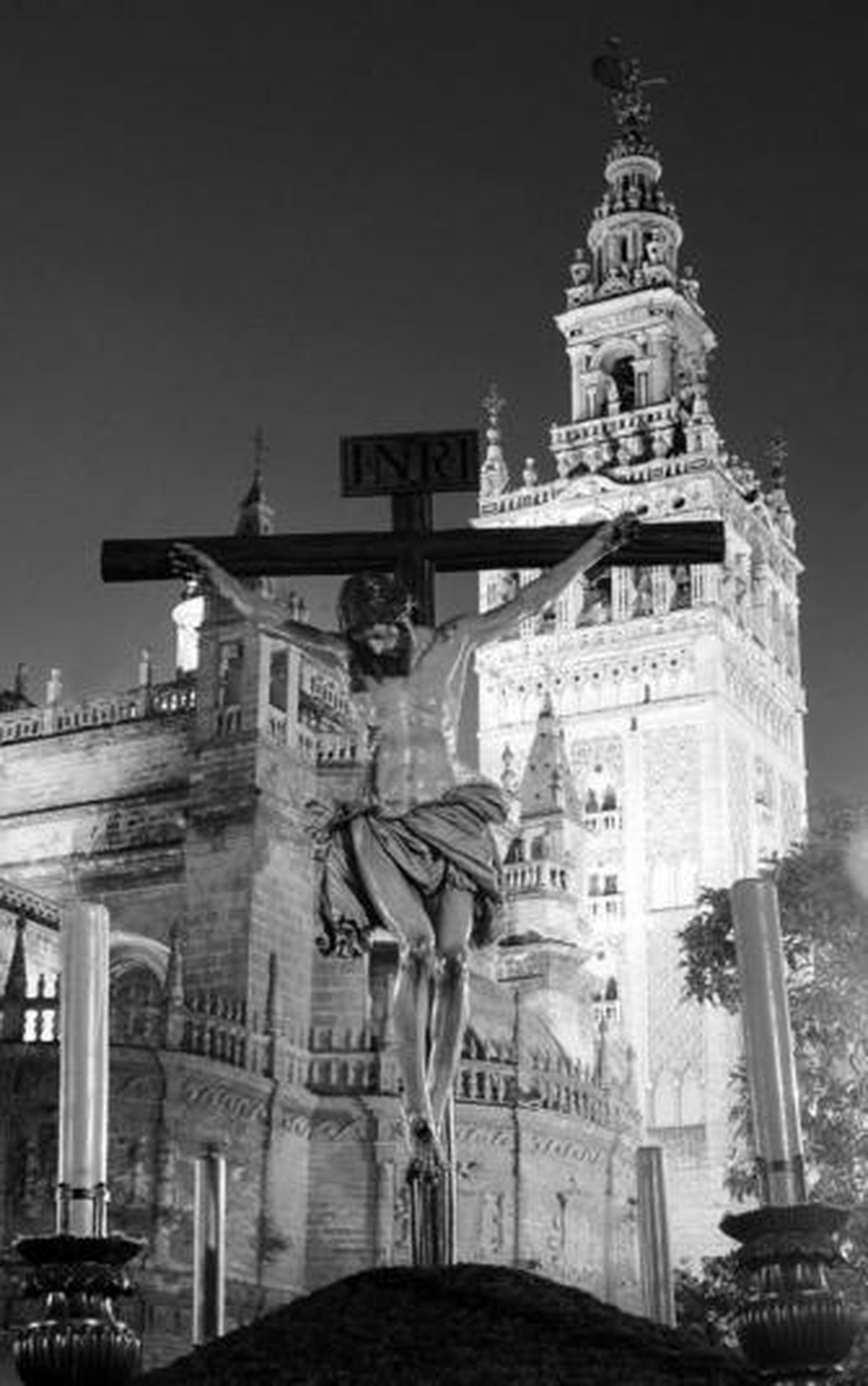 Por el mejor cahíz de tierra muere Cristo, el Cristo de los Estudiantes en su Buena Muerte.