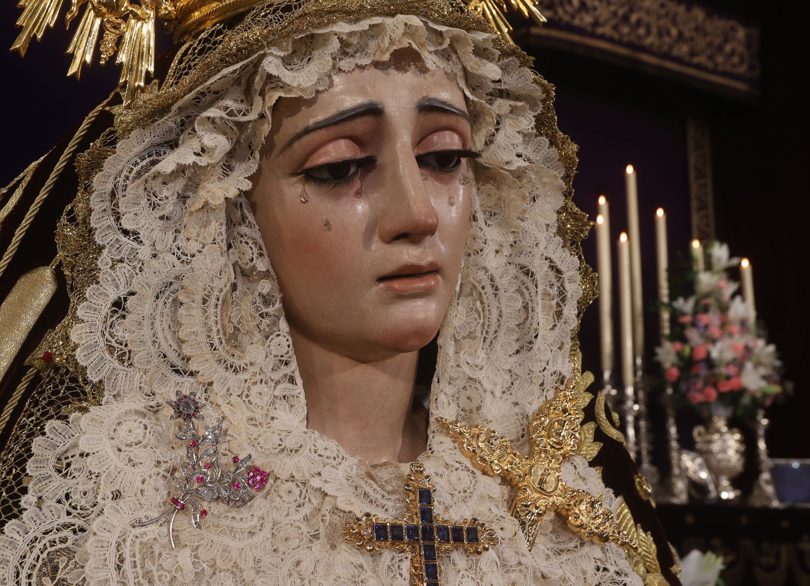 Las impresionantes imágenes de la Virgen de la Victoria en su besamanos