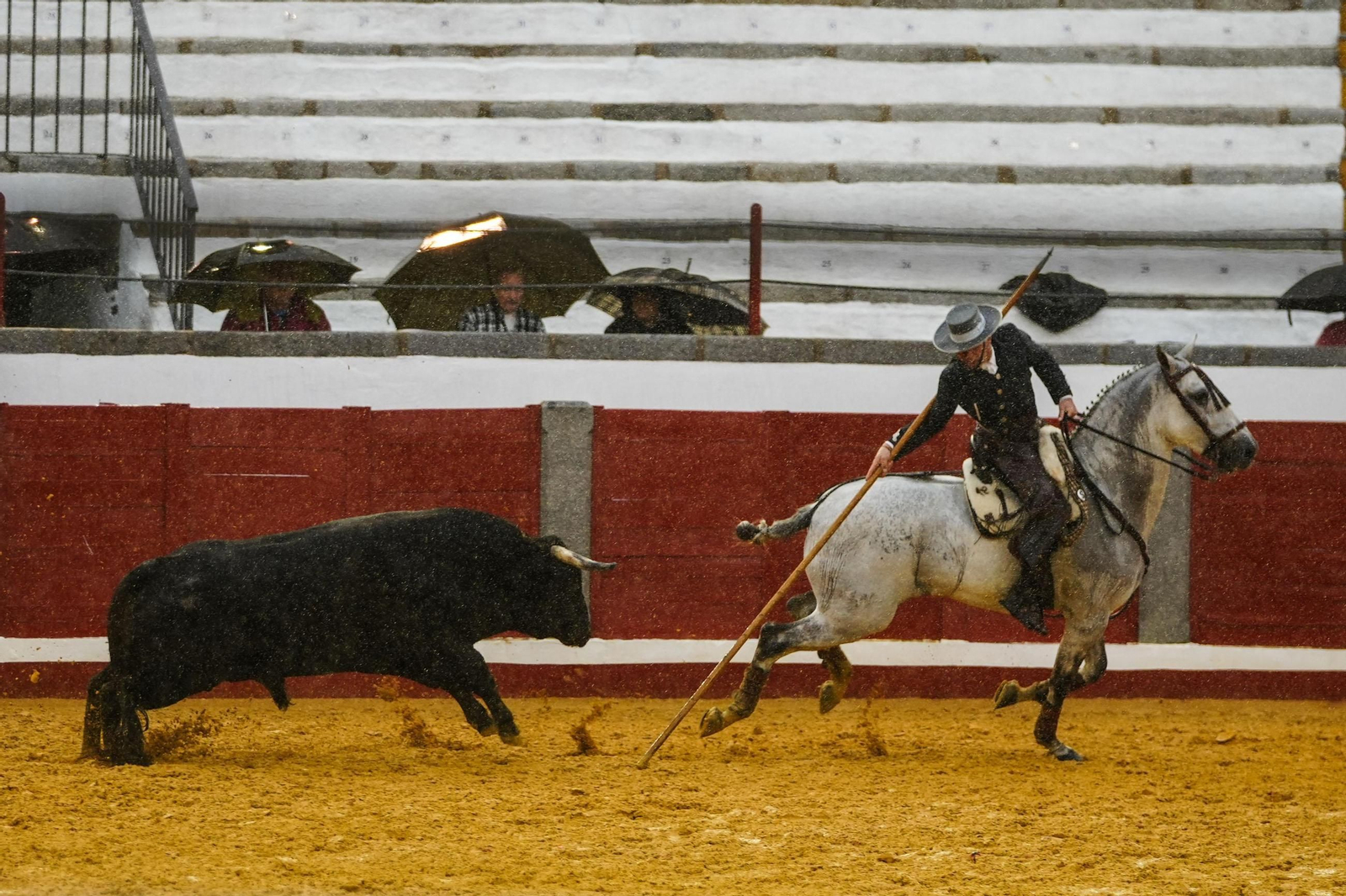 La corrida de rejones de la Feria de Pozoblanco, suspendida por la lluvia