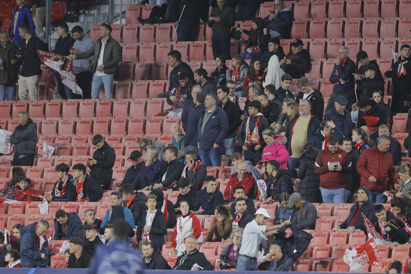 Búscate en las fotos del Sevilla Fc- PSV