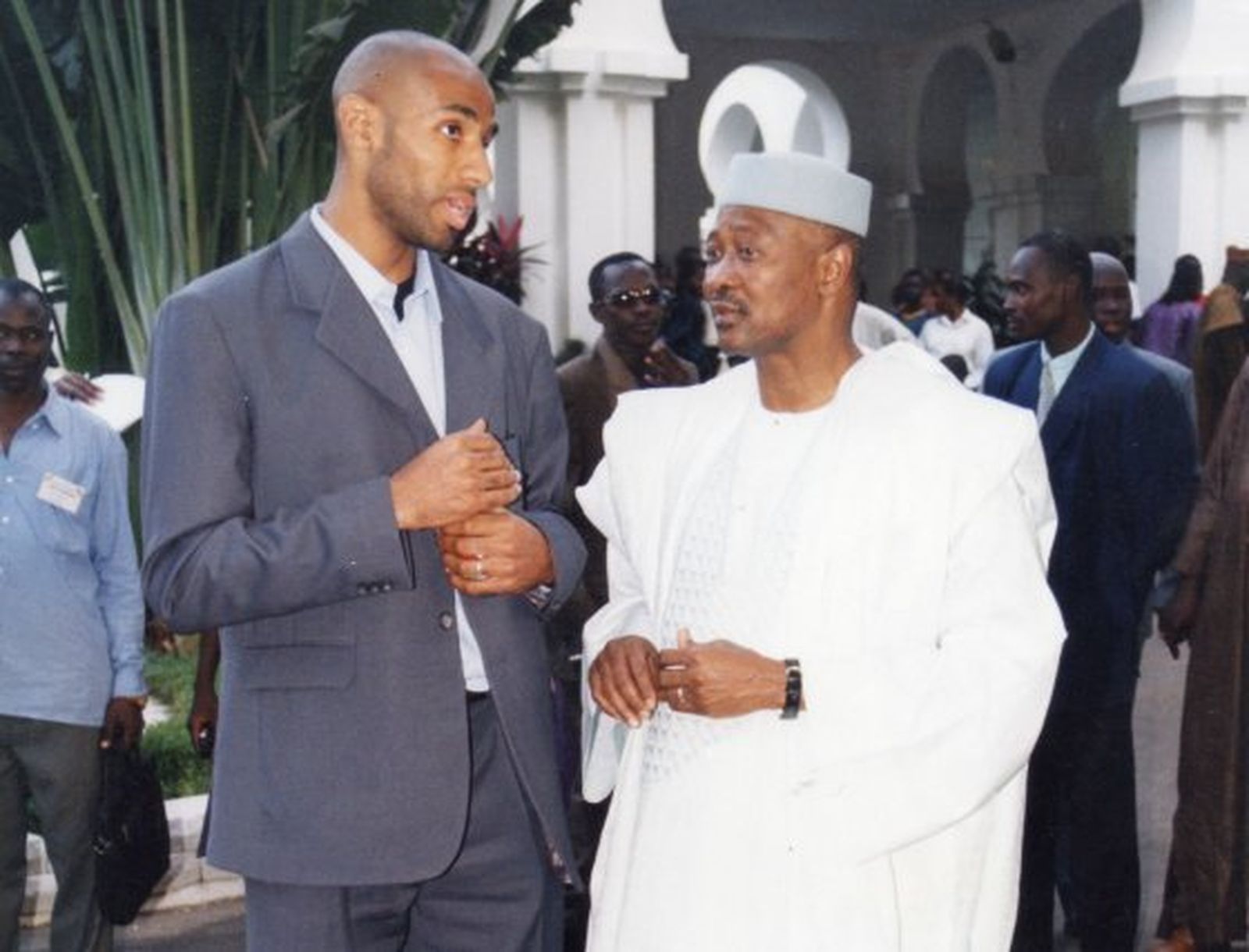 De charla con el presidente de la República de Malí, Amadou Toumani Touré.