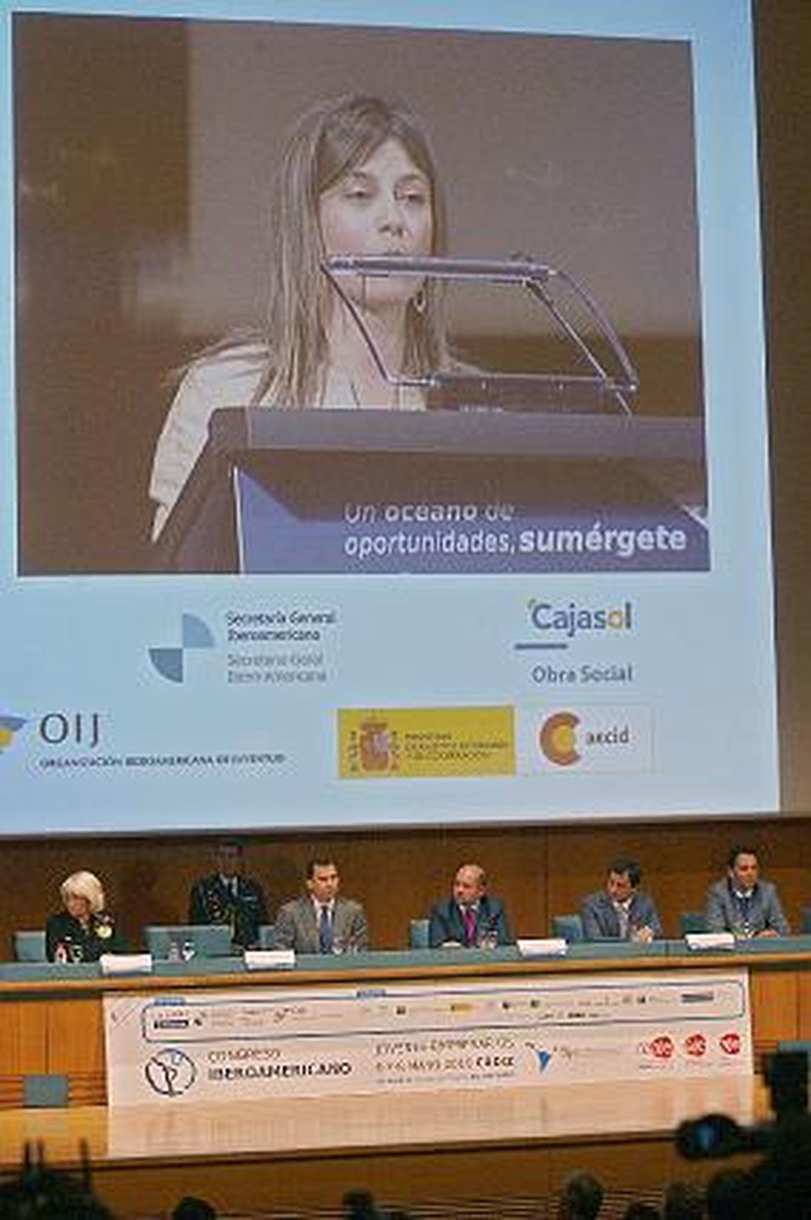 El acto de inauguración del Congreso Iberoamericano de Jóvenes Empresarios ha estado presidido por el Príncipe de Asturias, acompañado por la Ministra de Igualdad y la alcaldesa de Cádiz, entre otros

Foto: Joaquin Pino