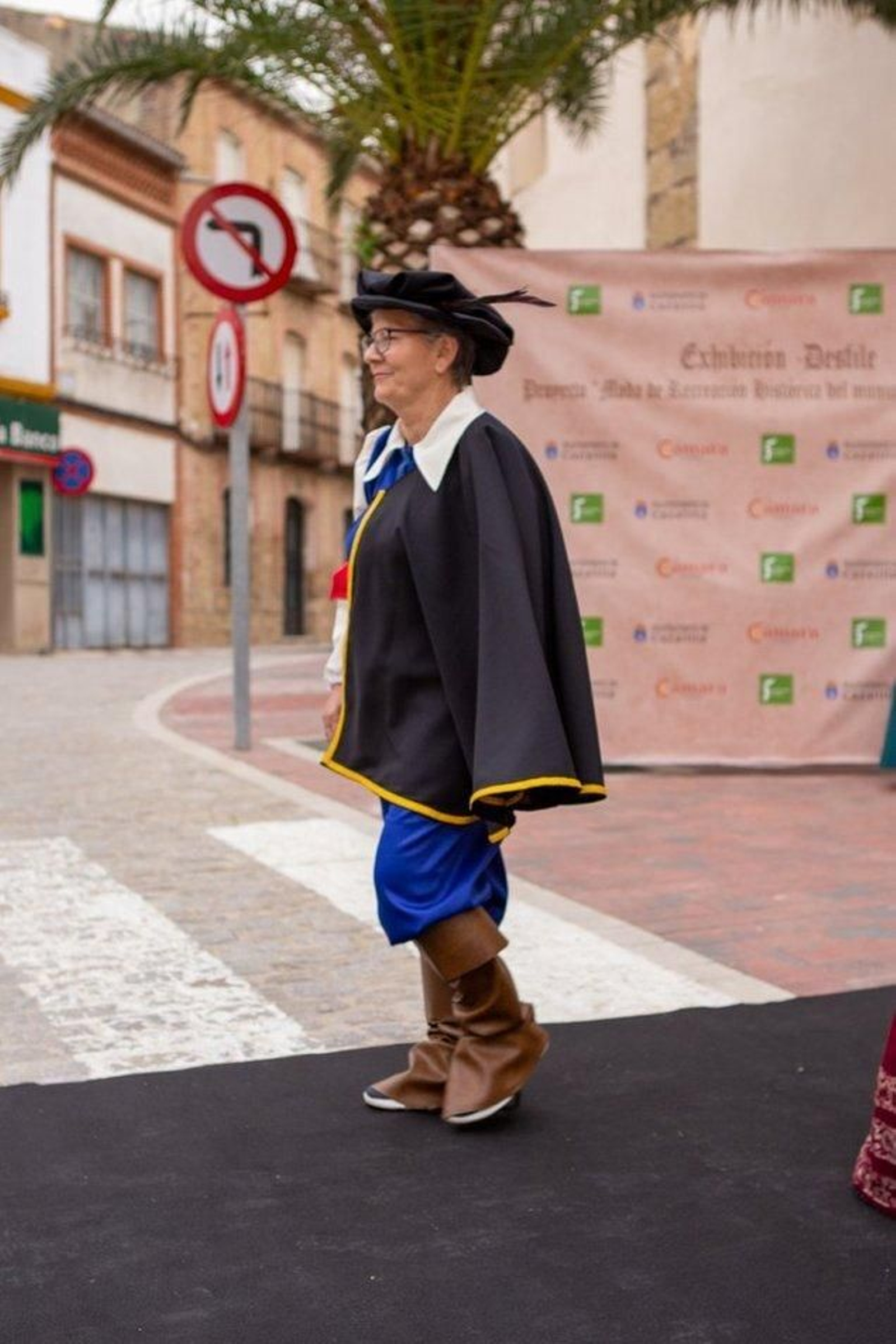 Desfile de los trajes renacentistas confeccionados por mujeres de Cazalilla.