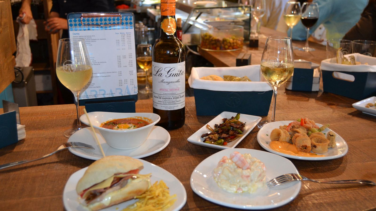 Tapas de comida tradicional con un toque creativo en Barrabas .