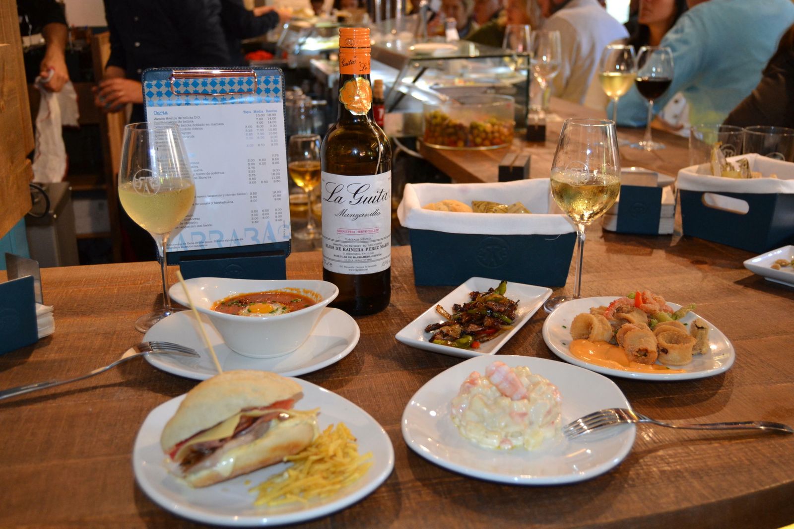 Tapas de comida tradicional con un toque creativo en Barrabas .