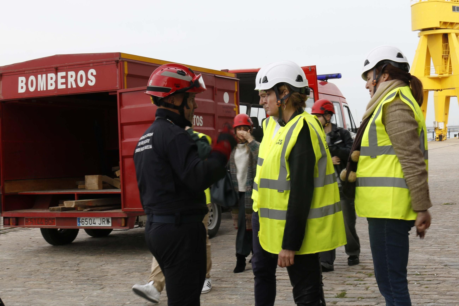 Práctica de la Unidad Canina y el Equipo de Intervención de Bomberos Unidos Sin Fronteras, en imágenes