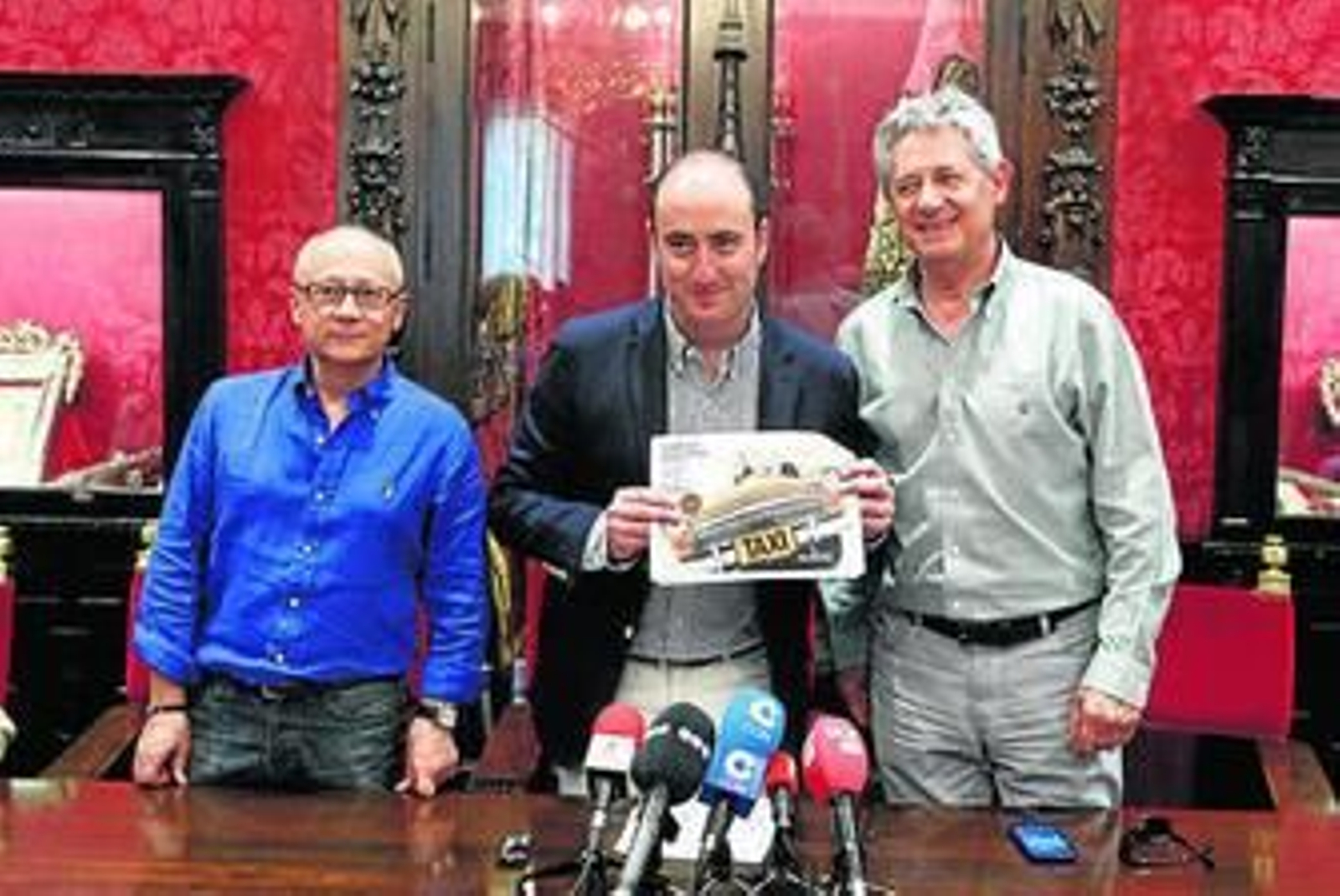 Alfredo Cernunda, Juan García Montero y Josema Yuste.