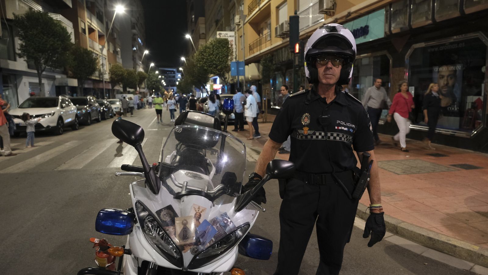 Imágenes de La Magna por las calles de Almería