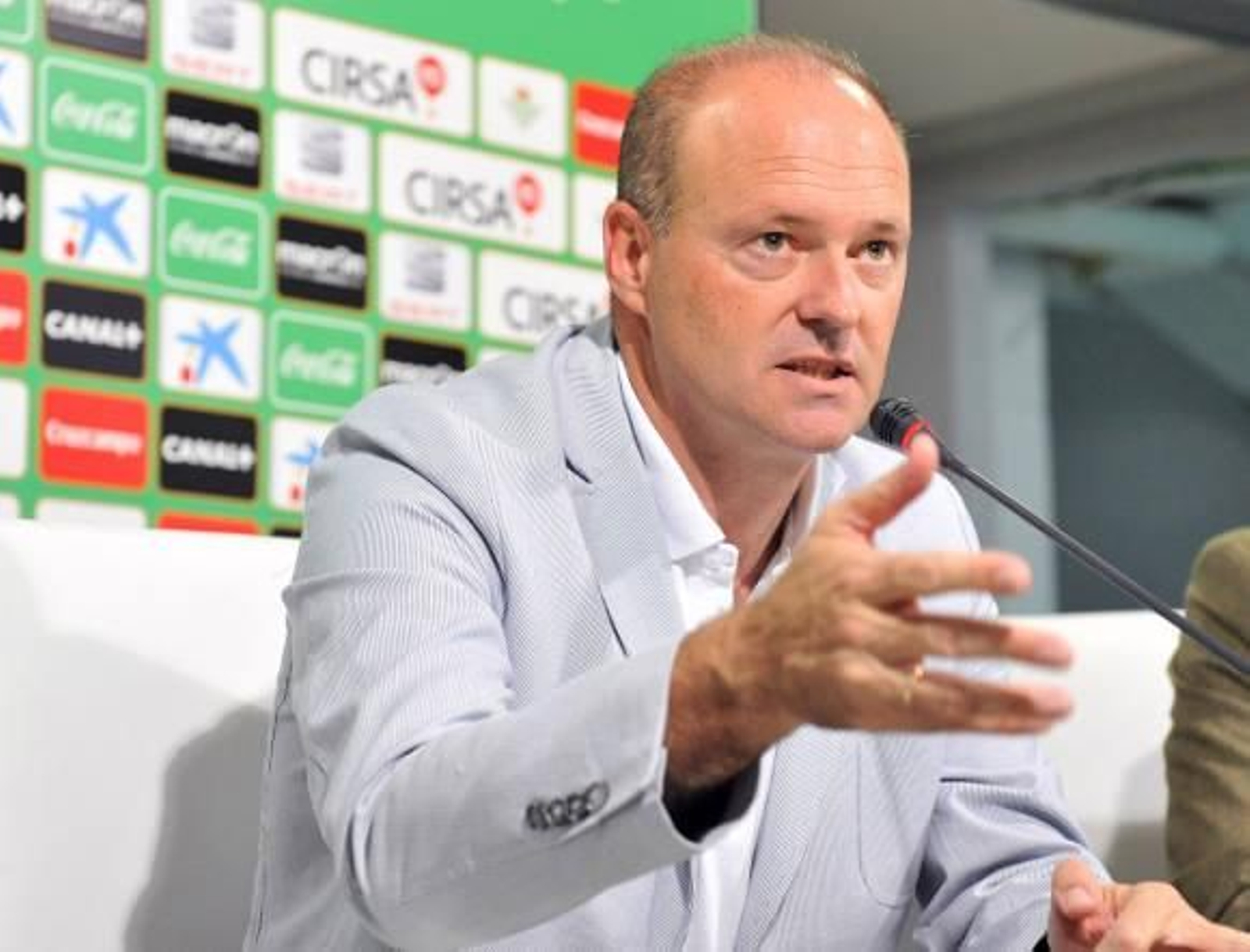 Mel advierte que sus jugadores no deben "creerse nada por ir cuartos"