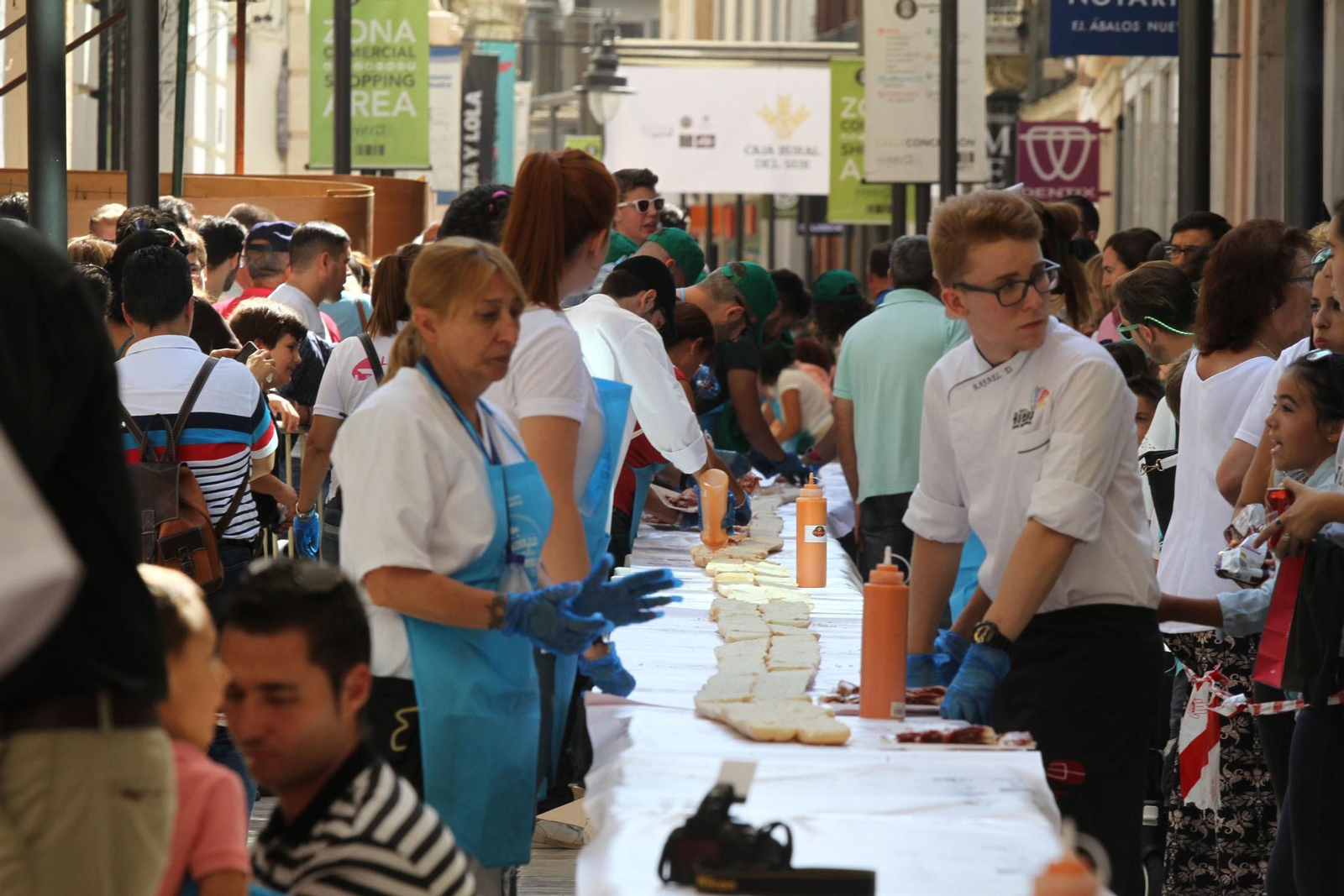 Record Guinnes del bocadillo de jamón mas grande del mundo, en Huelva