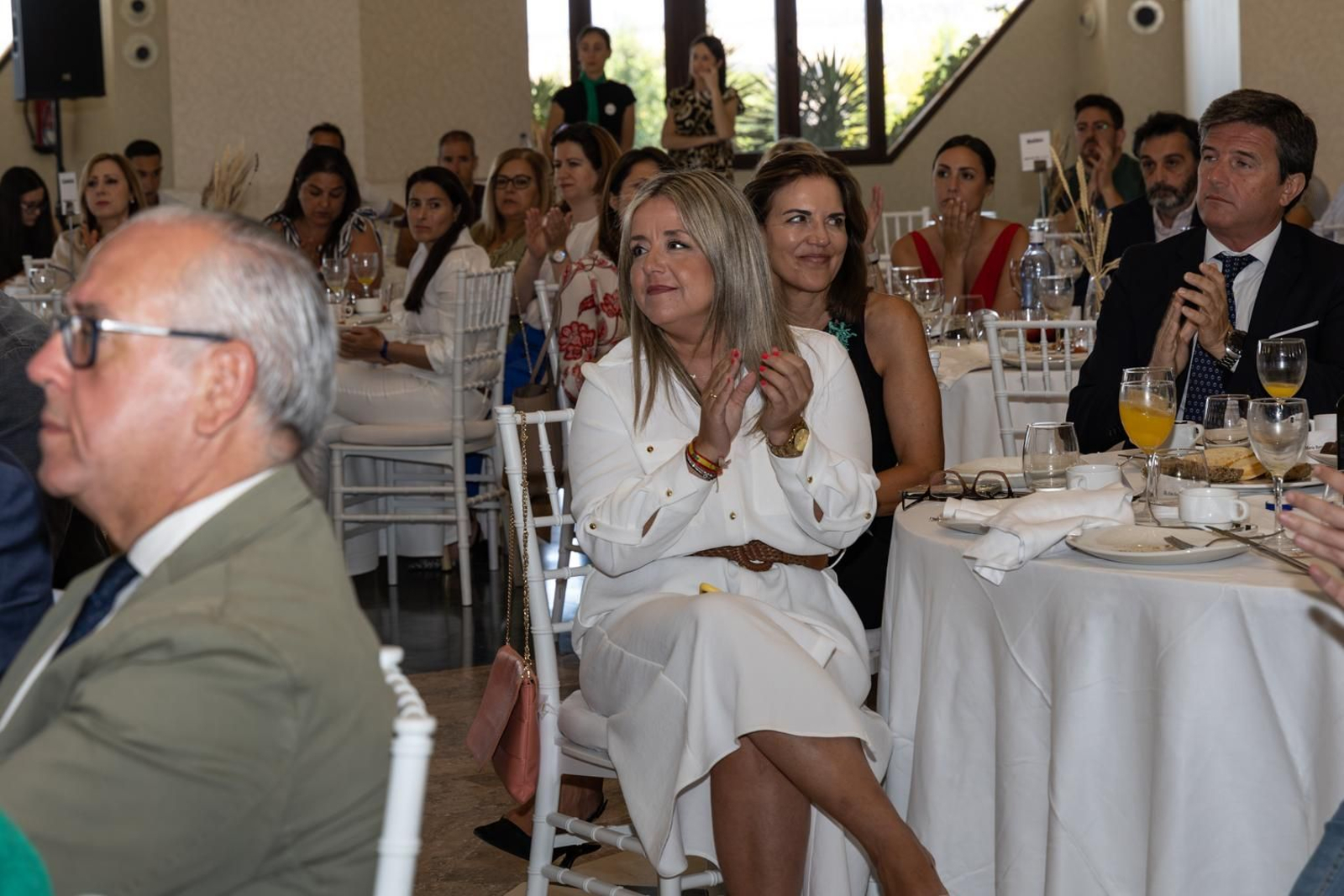 La sociedad jiennnese ha acompañado al Grupo Joly en su desayuno con la consejera.