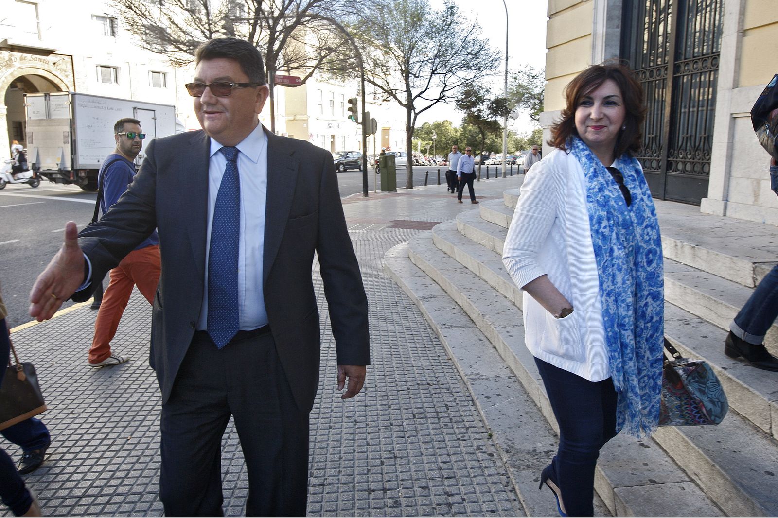 Lorenzo Sánchez y Eva Corrales antes de entrar a juicio, en 2016, por el caso Uniformes.