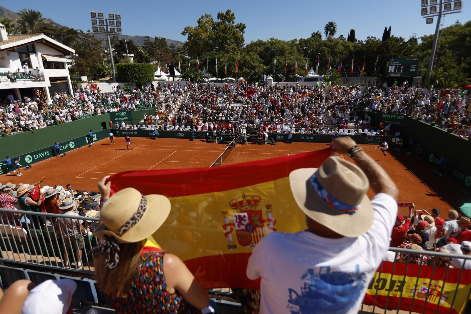 Pedro Martínez y Jaume Munar dan vida a España en la Copa Davis (1-6, 6-3 y 6-2)