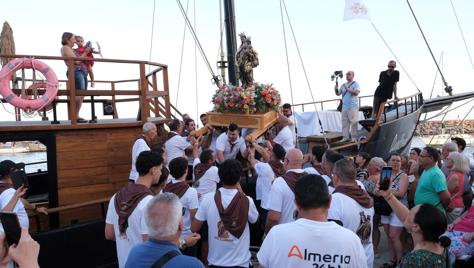 La Virgen del Carmen surcó el Mediterráneo a bordo del Anne Bonny