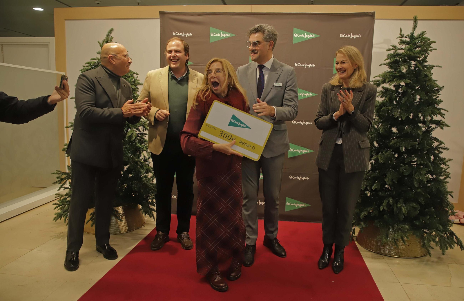 Fotos de la entrega de los premios Pinta y dibuja la Navidad en El Corte Inglés de Algeciras