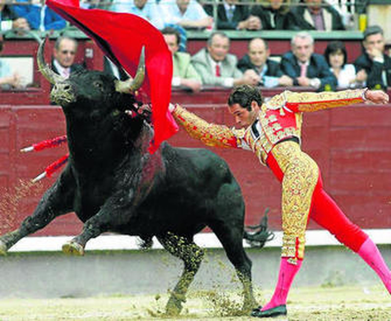 Sánchez Vara, en un pase de pecho en Las Ventas.
