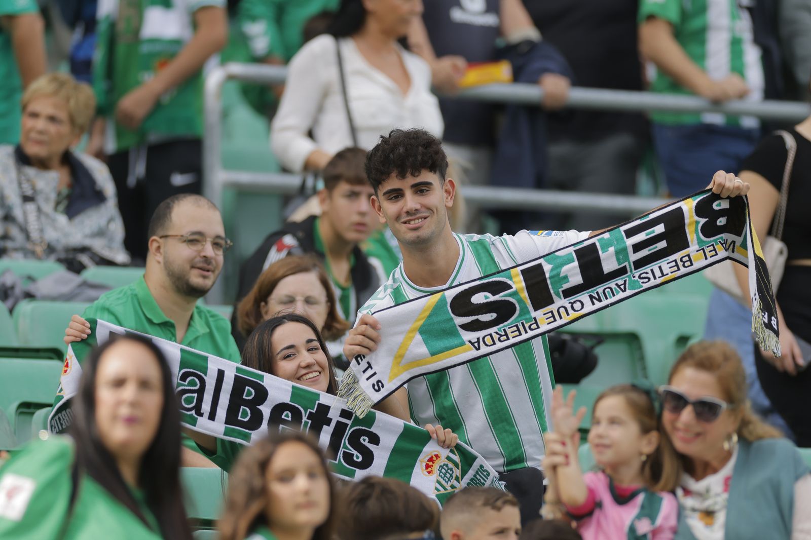 Búscate en las fotos del Betis-Osasuna